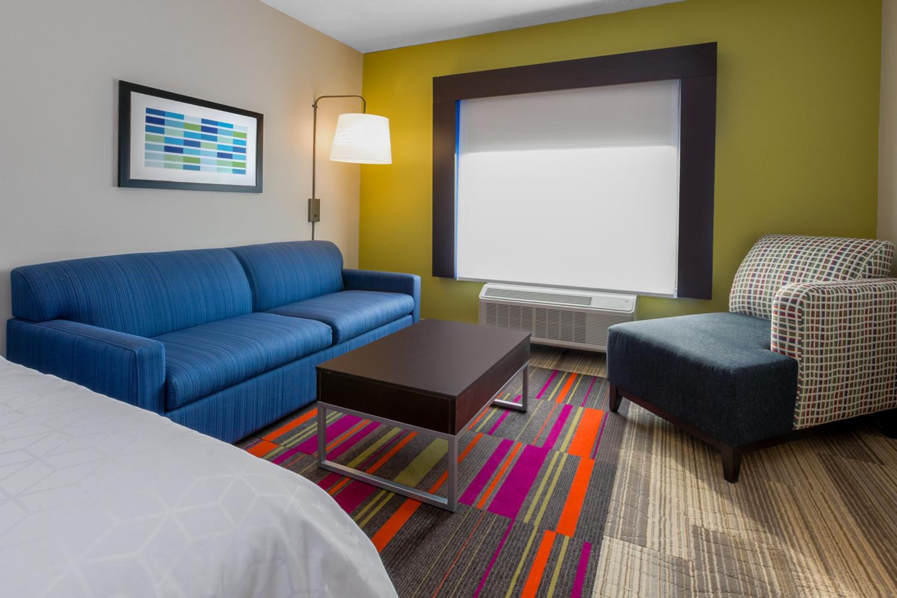 Holiday Inn Express & Suites Woodhaven by IHG