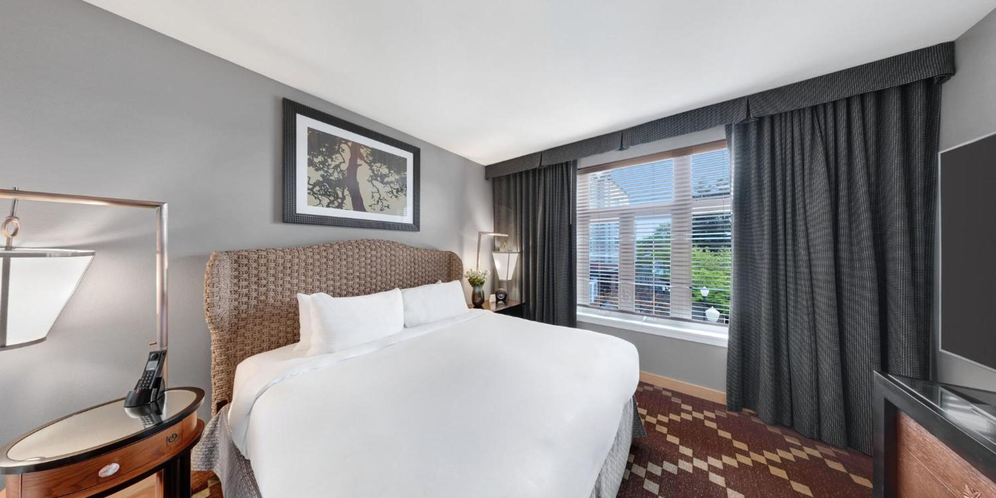 One-Bedroom Cottage with King Bed thumbnail 6
