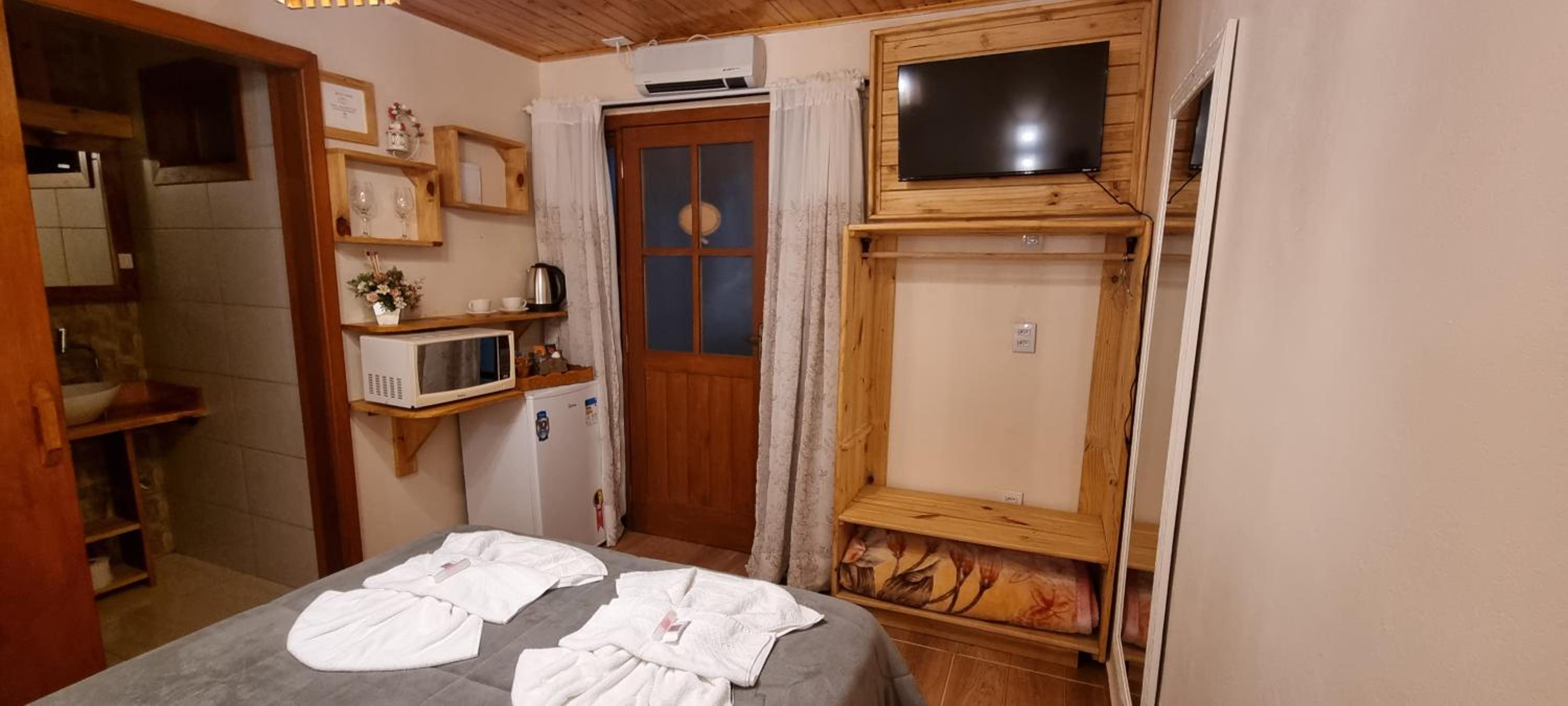 Suite - Photo 5