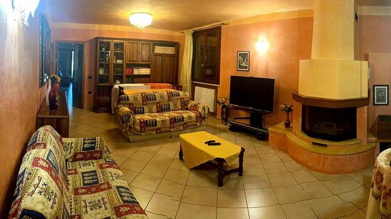 Three-Bedroom House photo 3