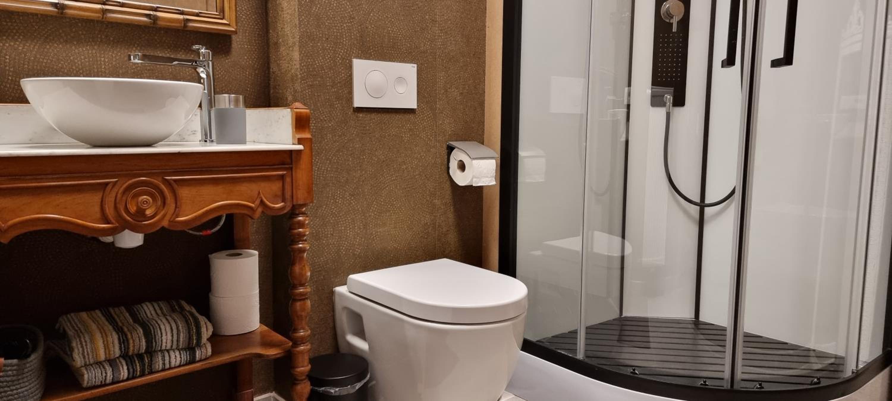 Deluxe Double Room with Shower photo 3
