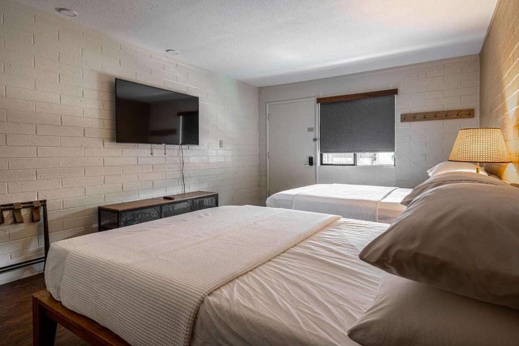 King Room with Two King Beds - Photo 6