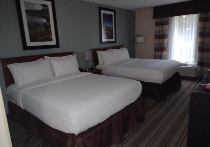 Queen Room photo 2