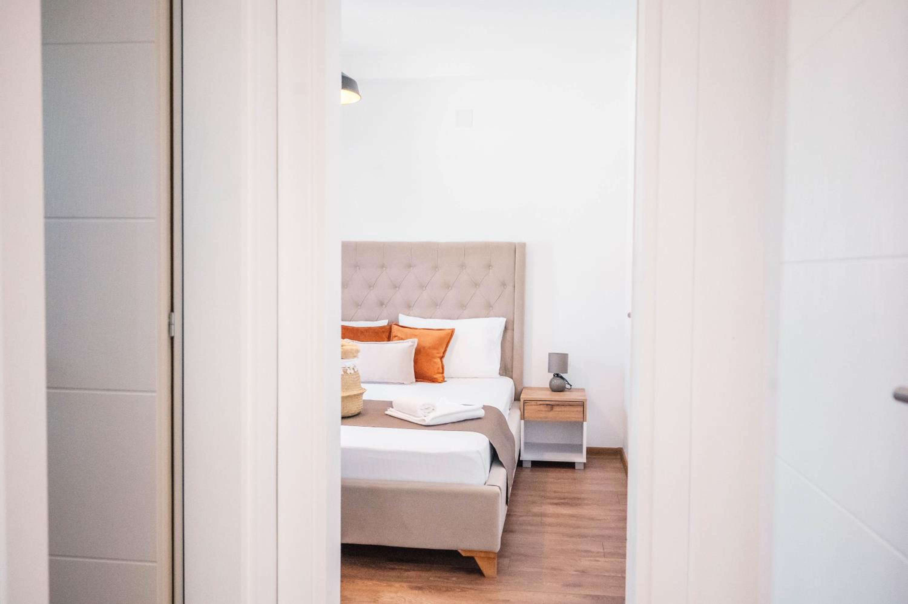 Two-Bedroom Apartment with Balcony and Sea View - Photo 1