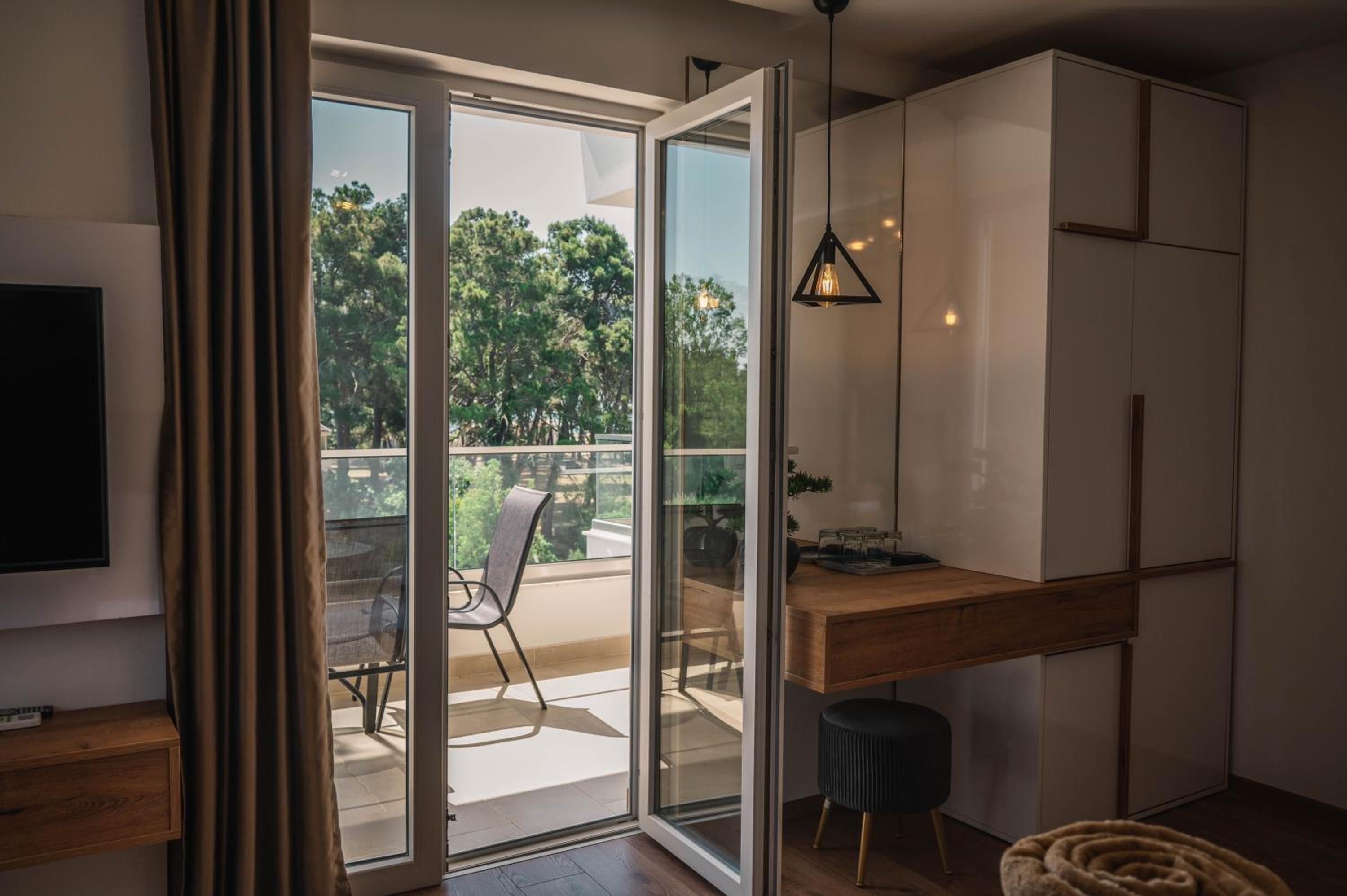 Triple Room with Balcony and Sea View - Photo 3