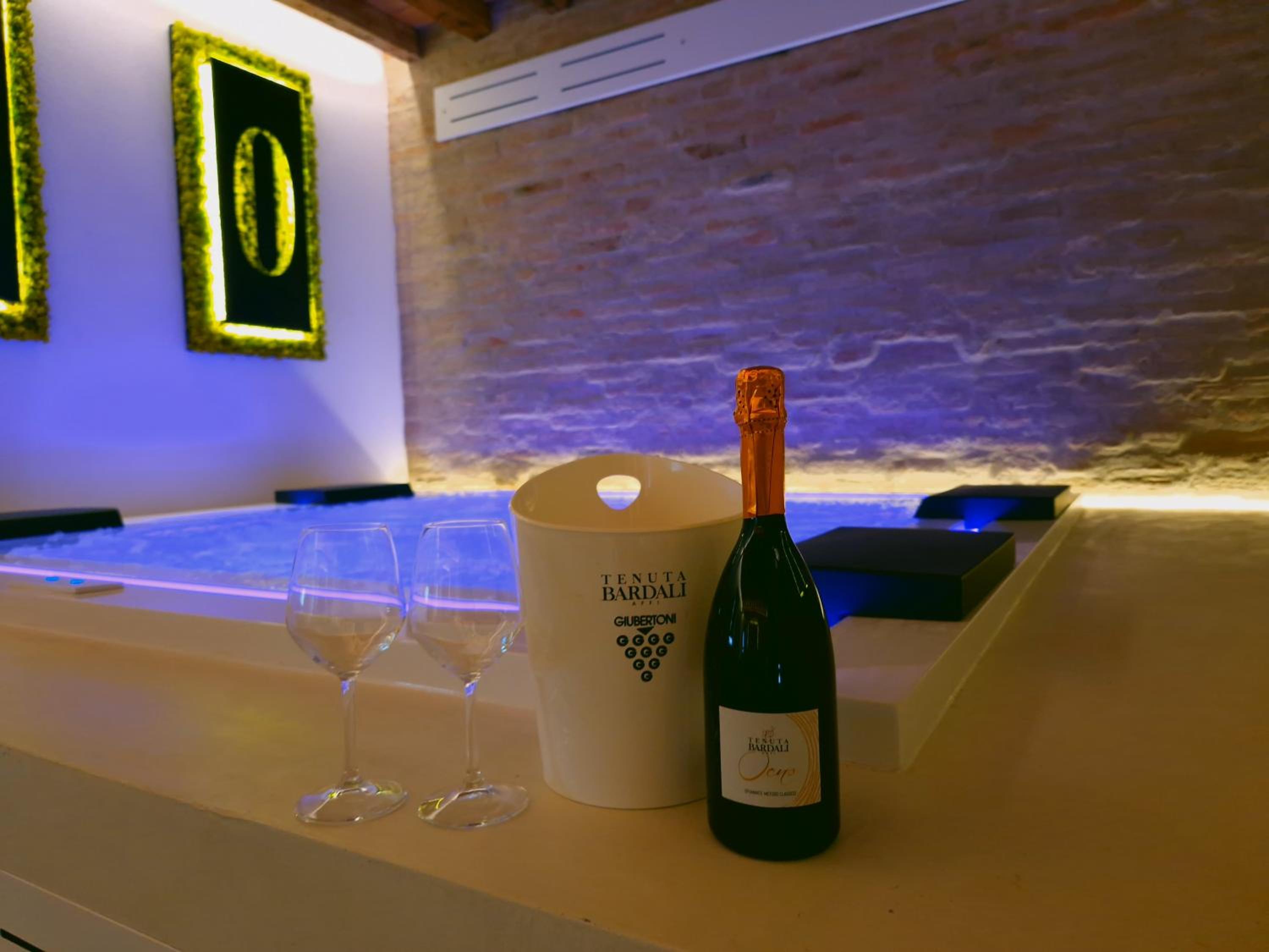 King Suite with Spa Bath photo 2