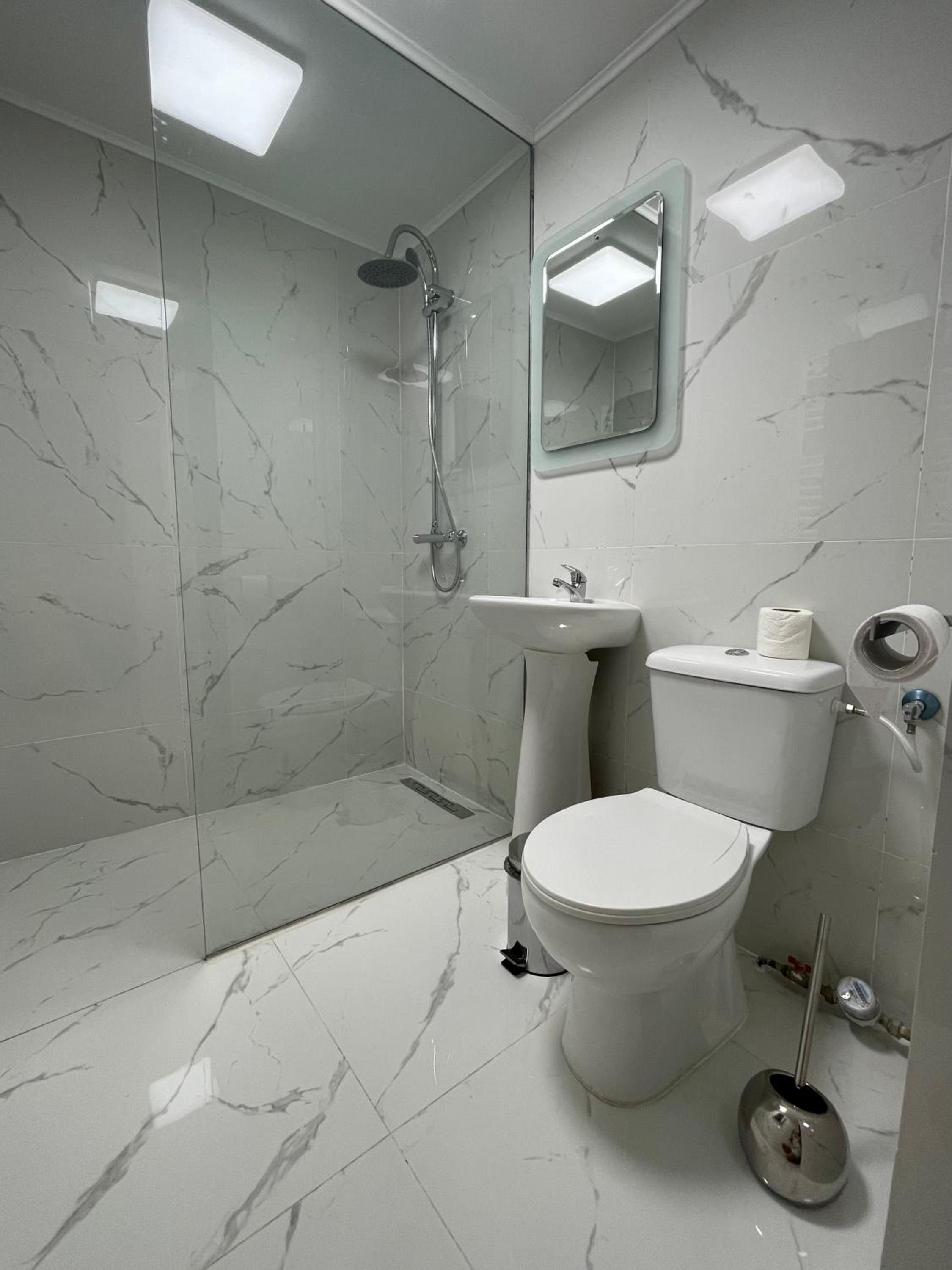 One-Bedroom Apartment - Photo 2