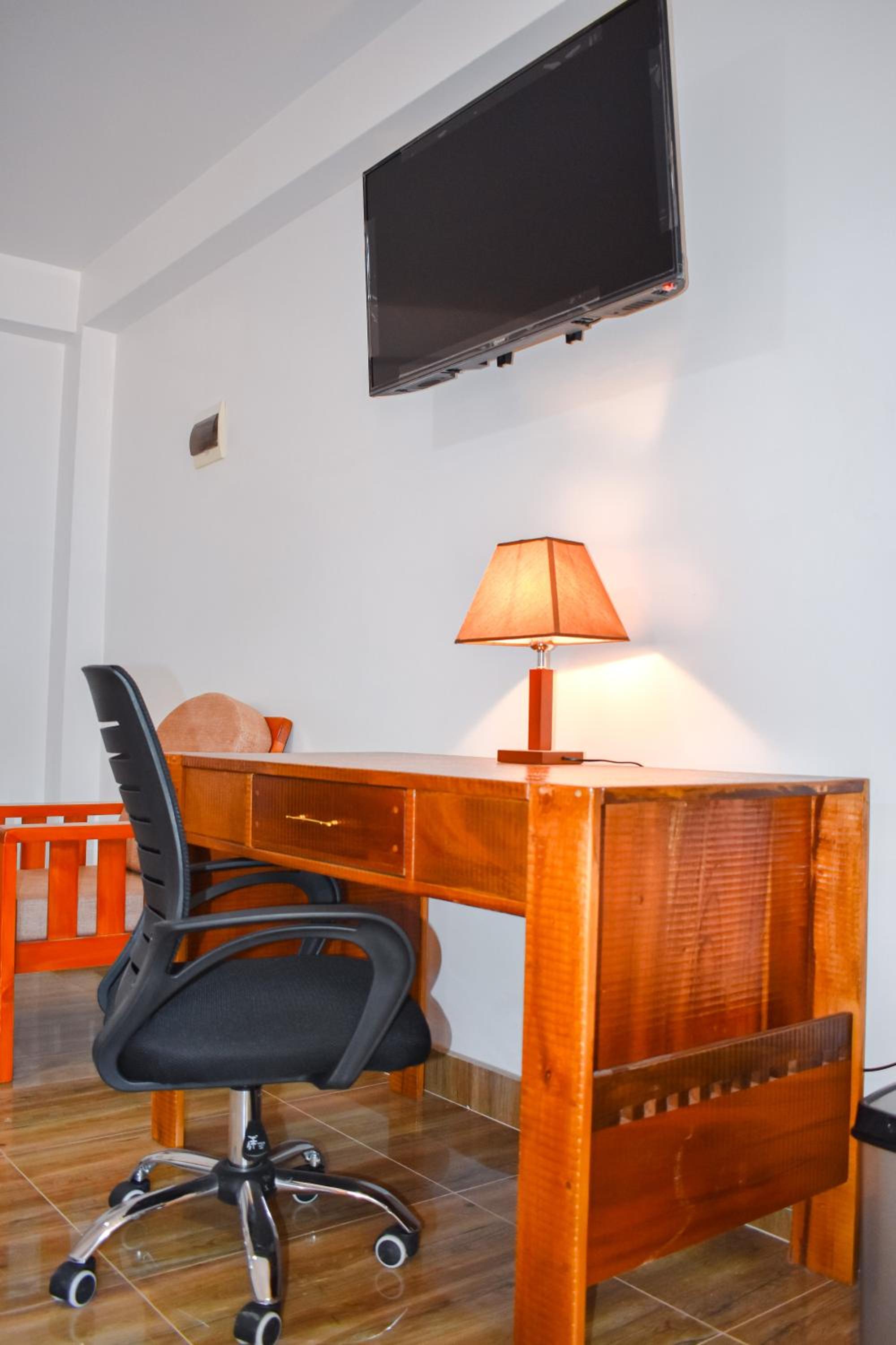Deluxe King Suite photo 2