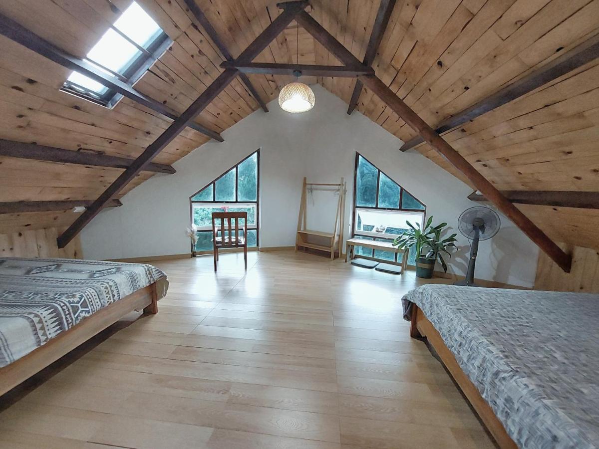 Family Room with Lake View photo 2