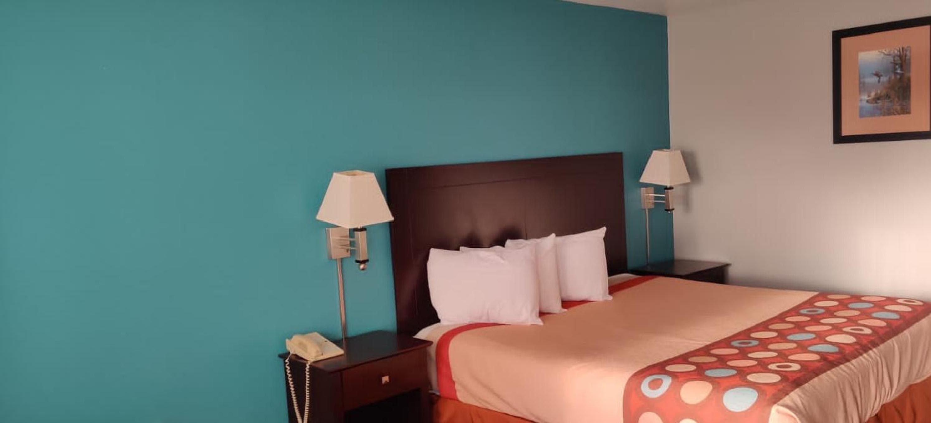 King Room - Non-Smoking - Photo 2