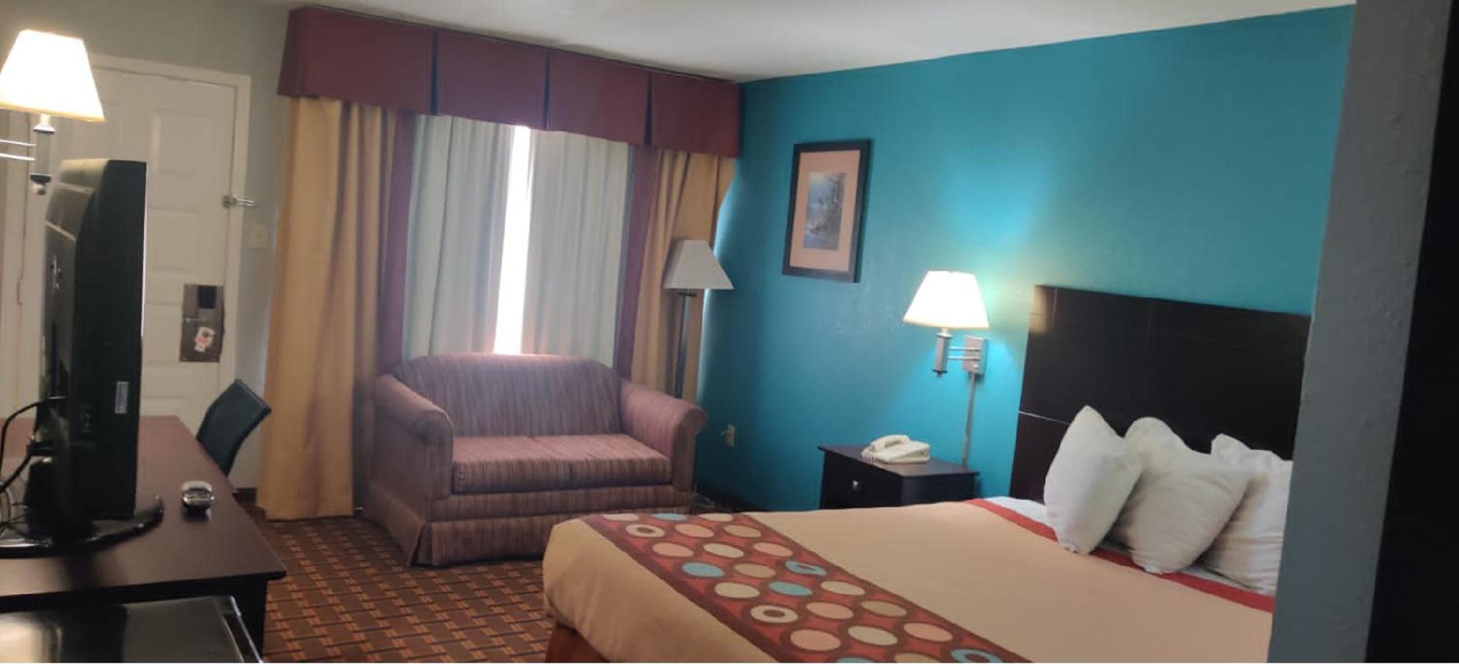 King Room - Non-Smoking - Photo 4
