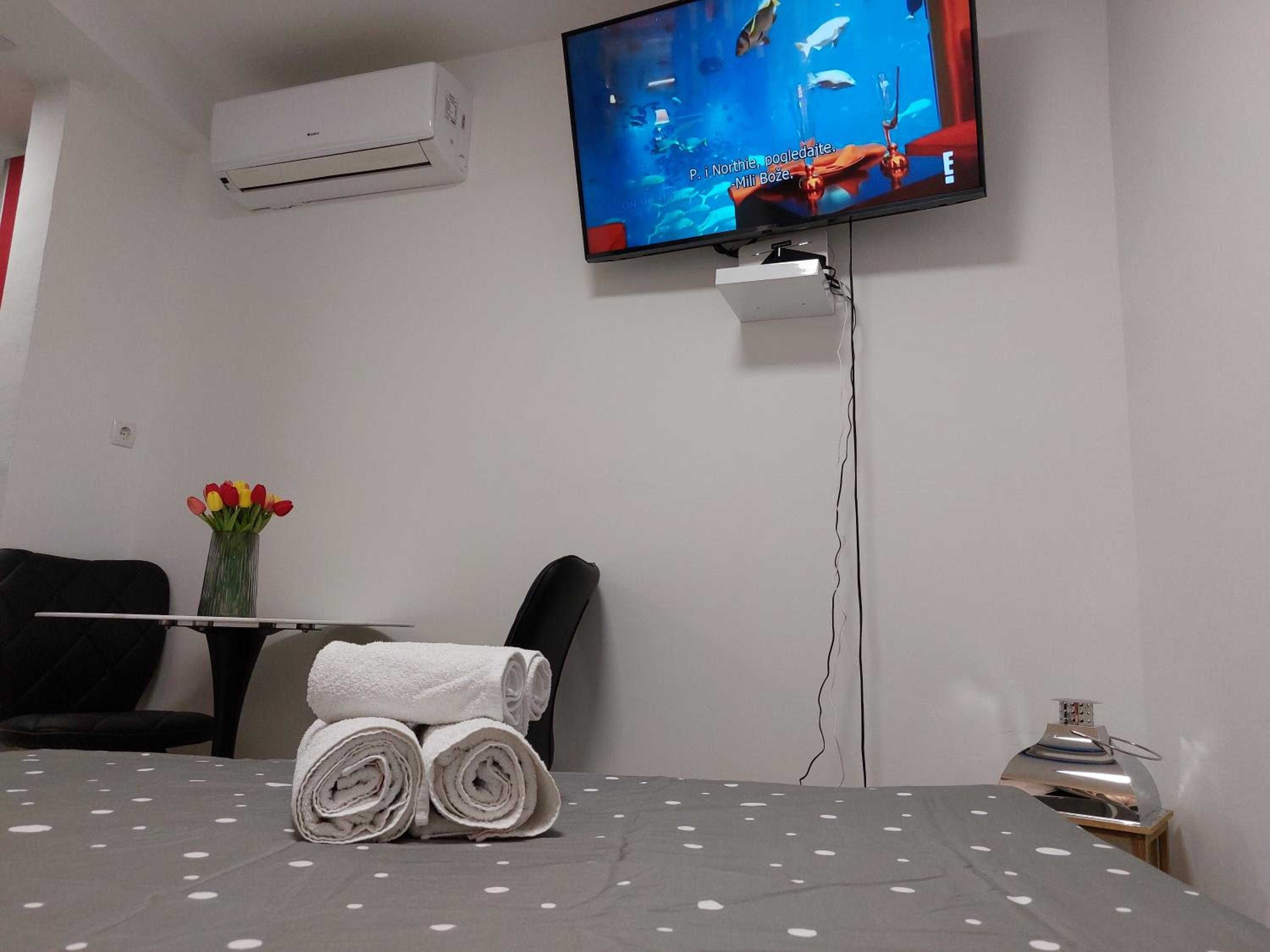 One-Bedroom Apartment - Photo 1