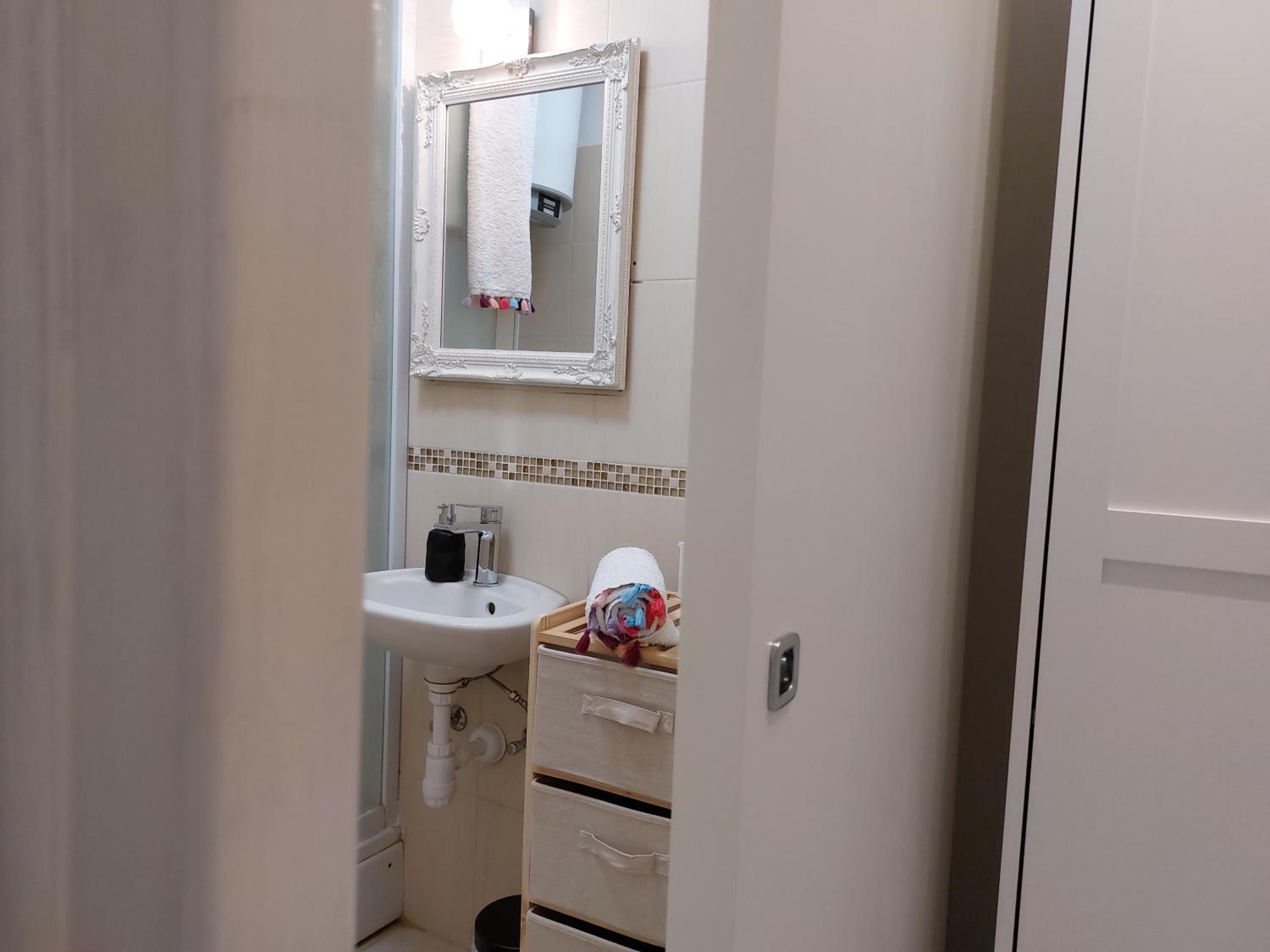 One-Bedroom Apartment - Photo 6