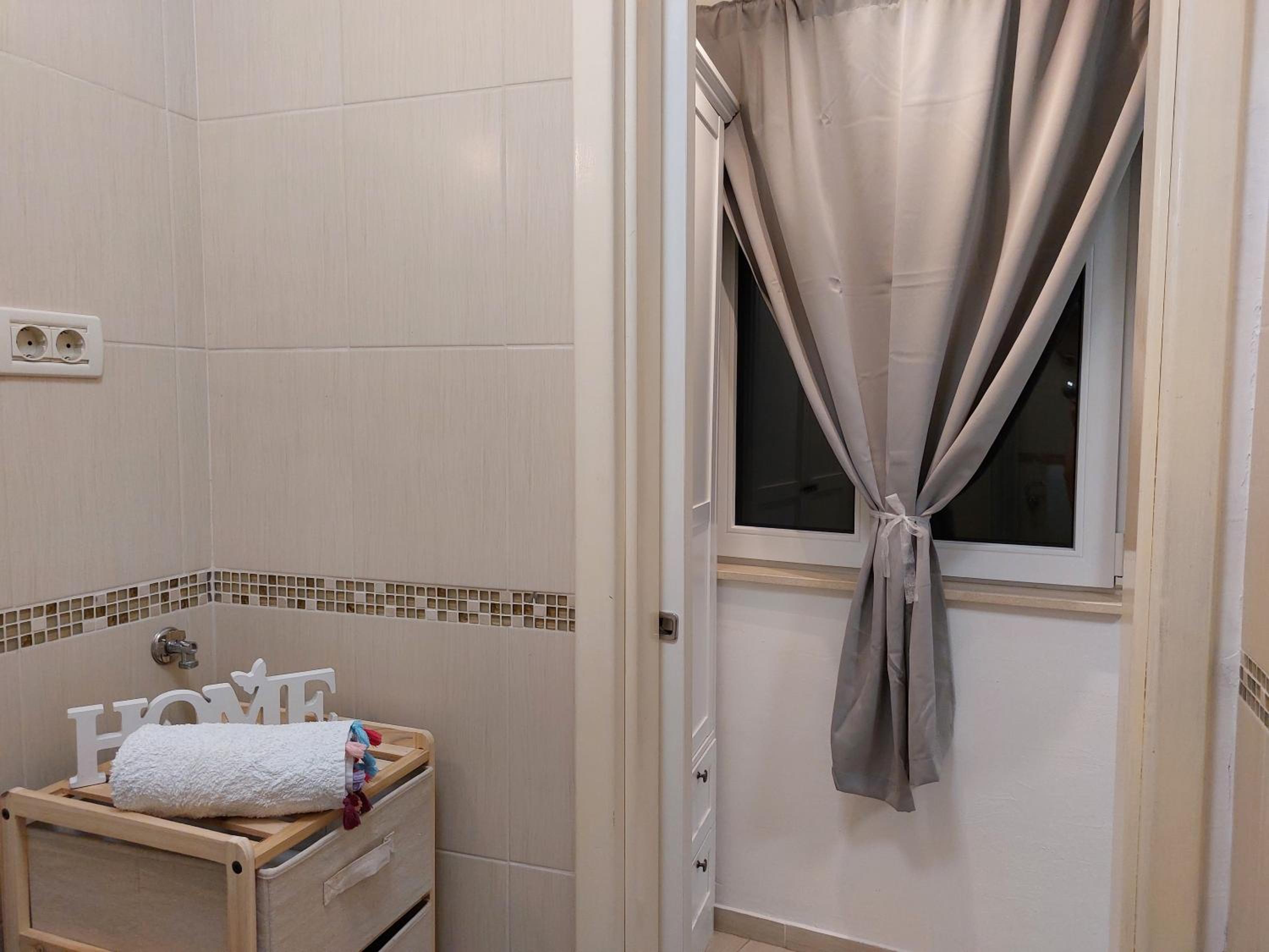 One-Bedroom Apartment - Photo 9