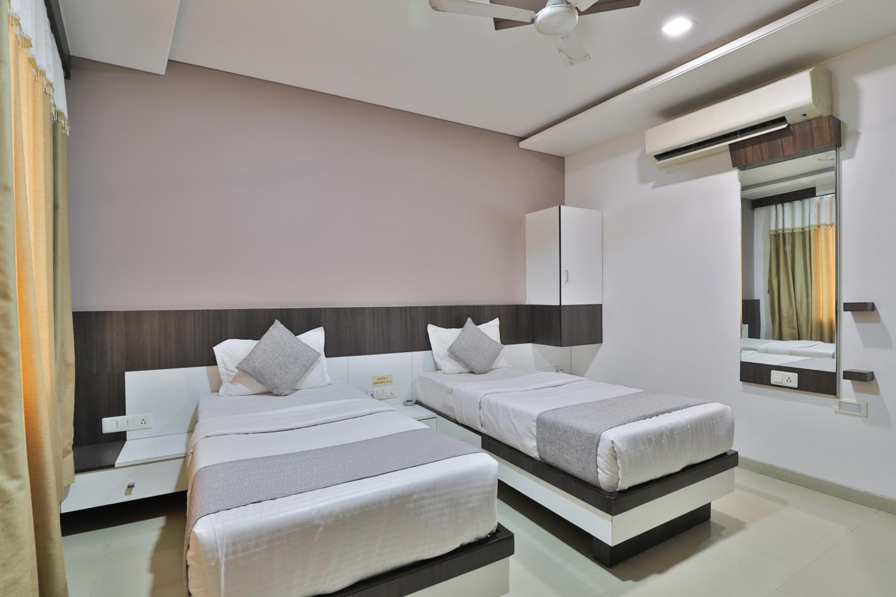 Deluxe Double or Twin Room - Photo 11