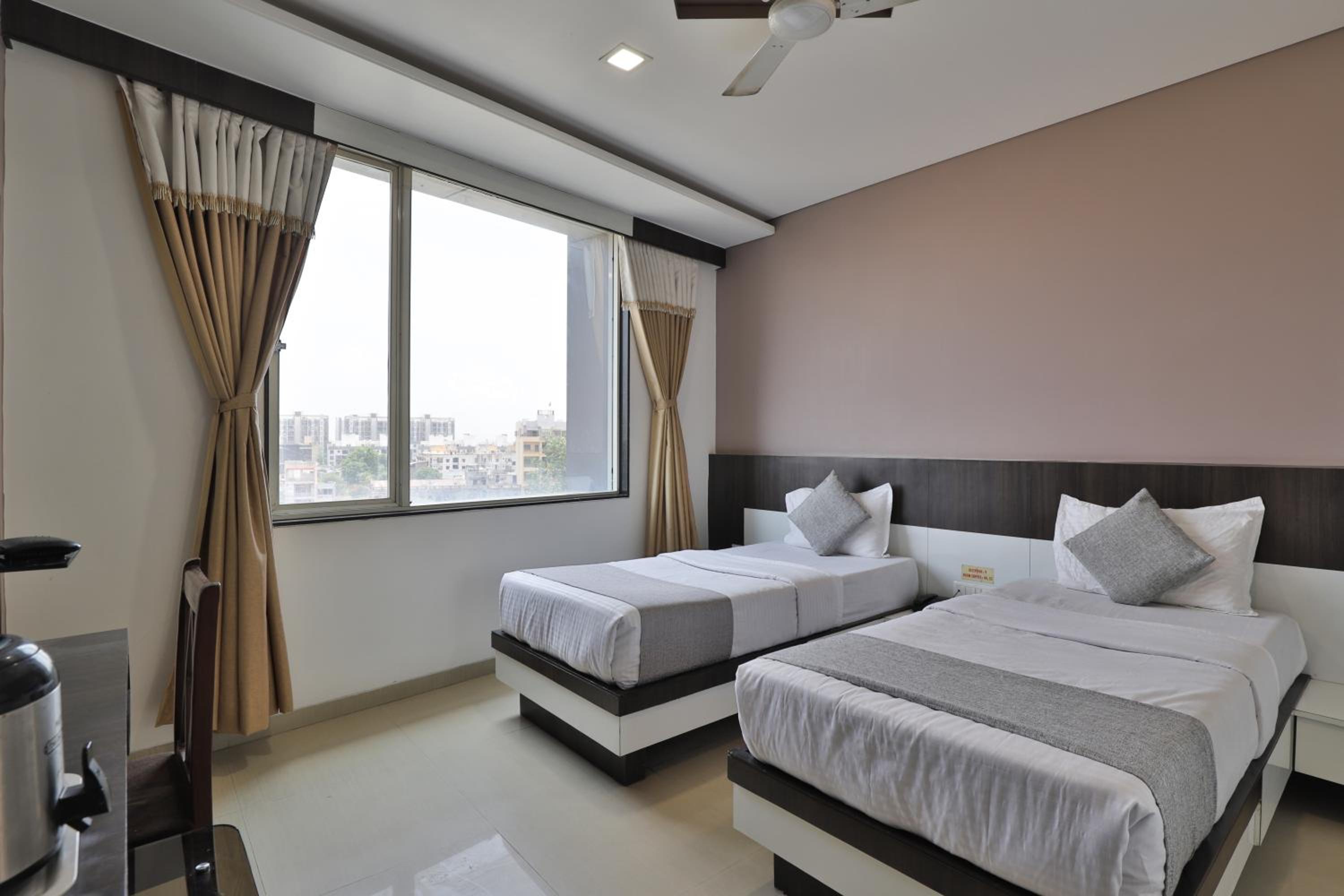 Deluxe Double or Twin Room - Photo 9