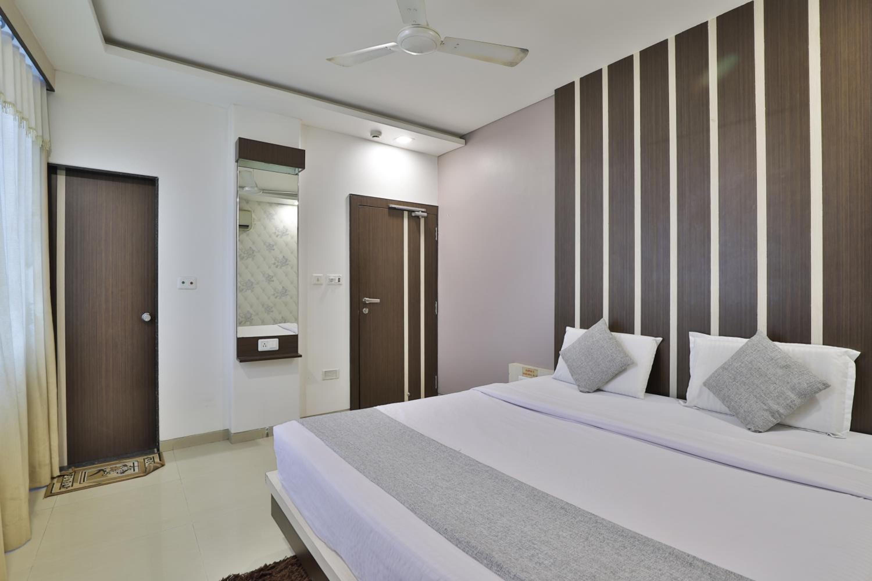 Deluxe Double or Twin Room - Photo 8