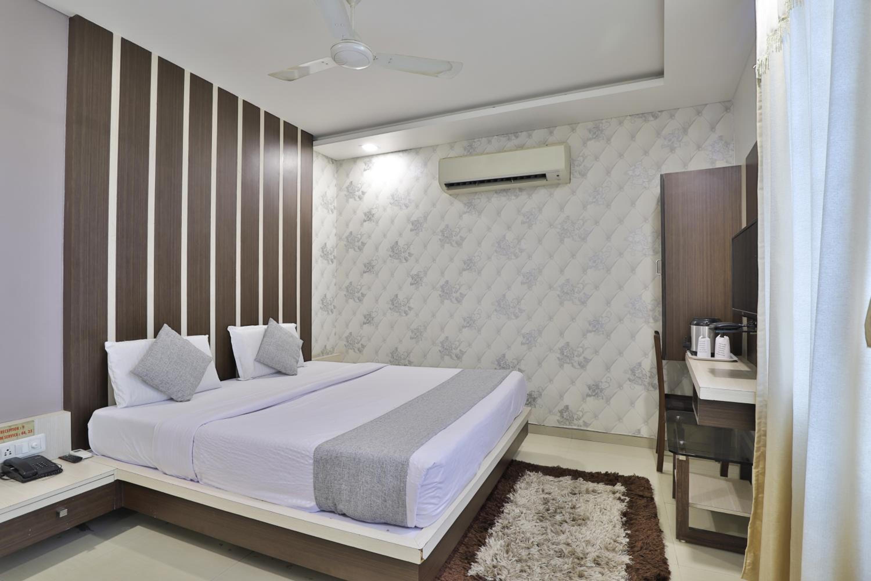 Deluxe Double or Twin Room - Photo 7