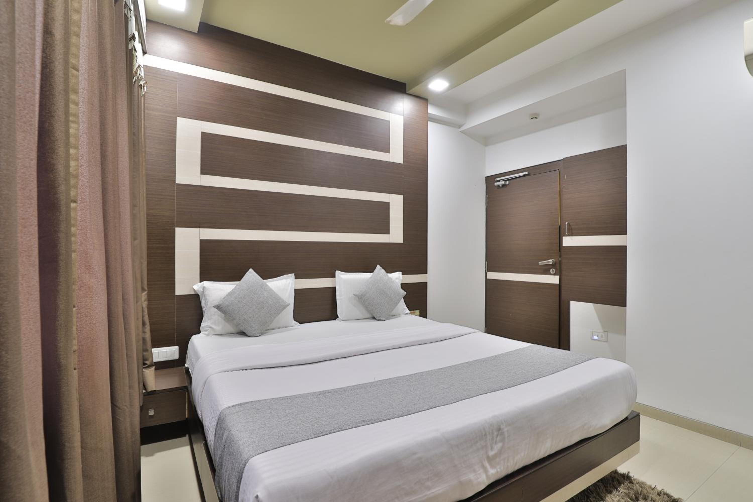 Deluxe Double Room - Photo 8