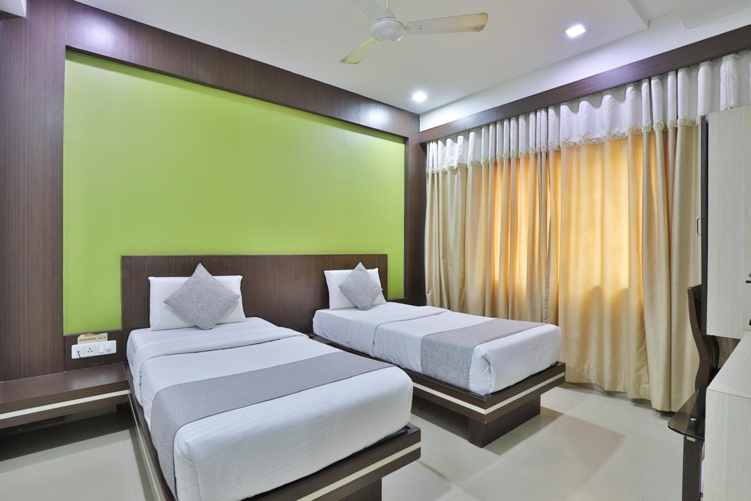 Deluxe Double or Twin Room - Photo 6