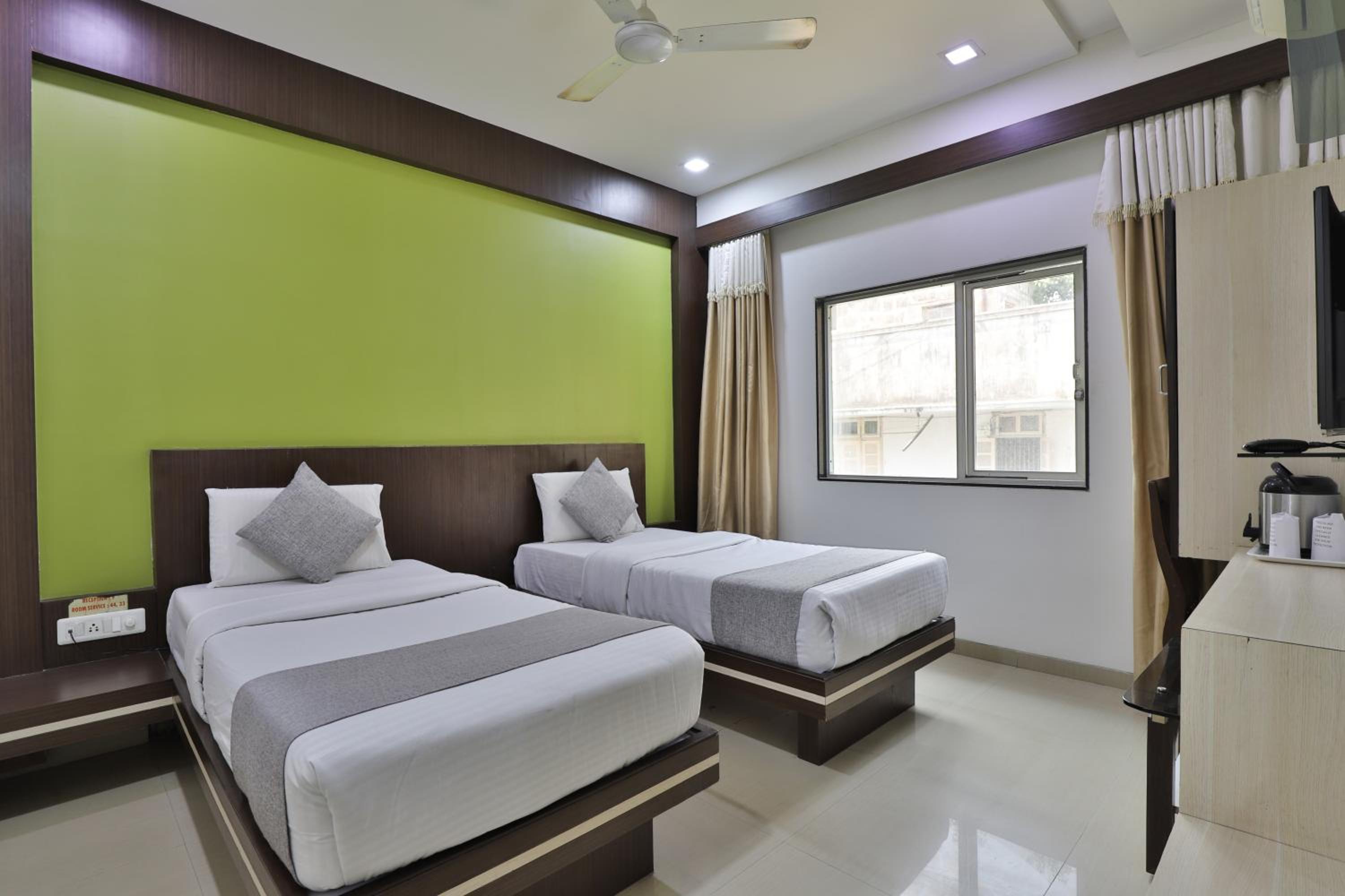 Deluxe Double or Twin Room - Photo 5