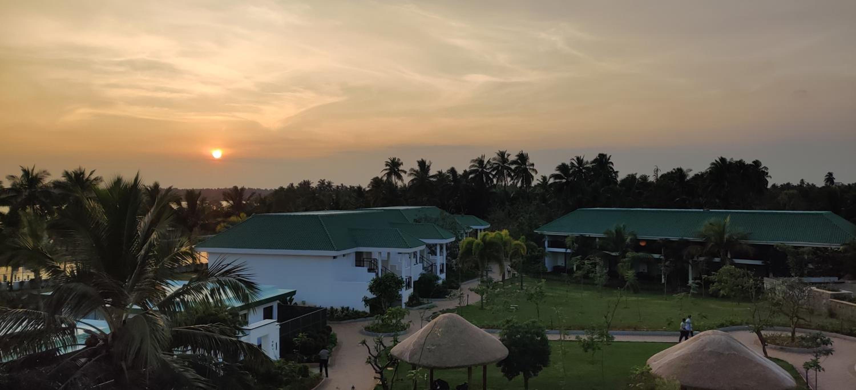 Chalet with Lagoon View and Balcony with Complimentary Hi Tea