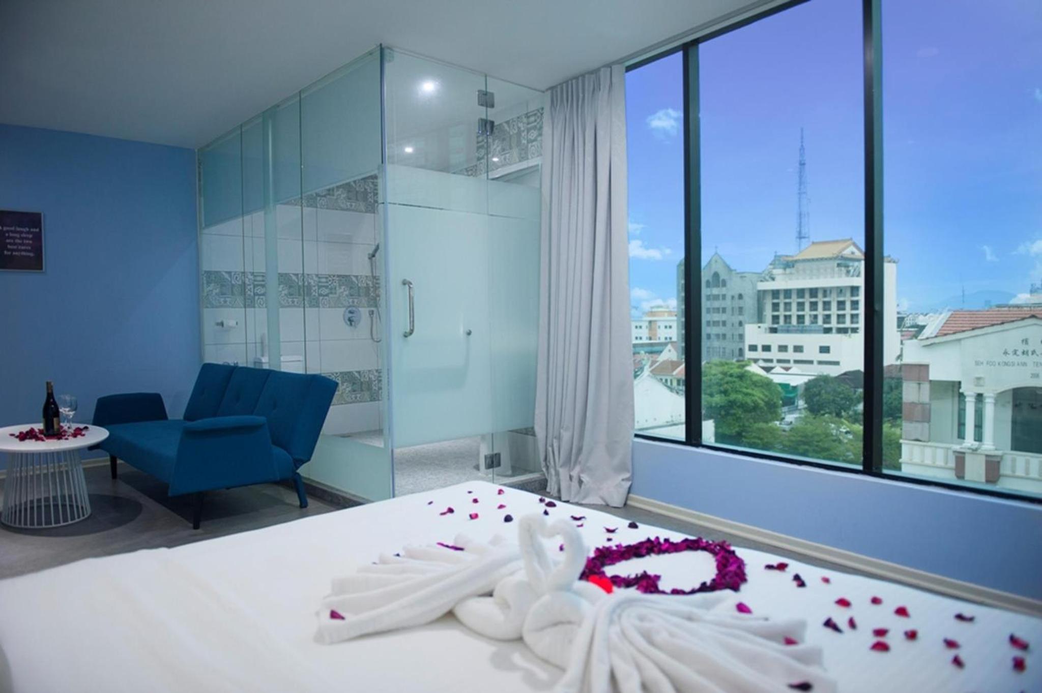 Executive Suite - Photo 1