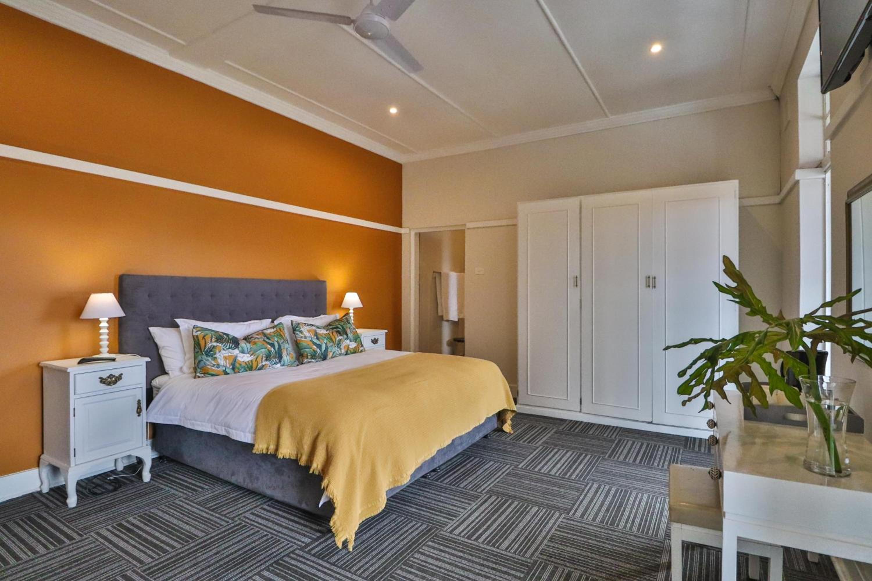 Deluxe King Suite photo 3