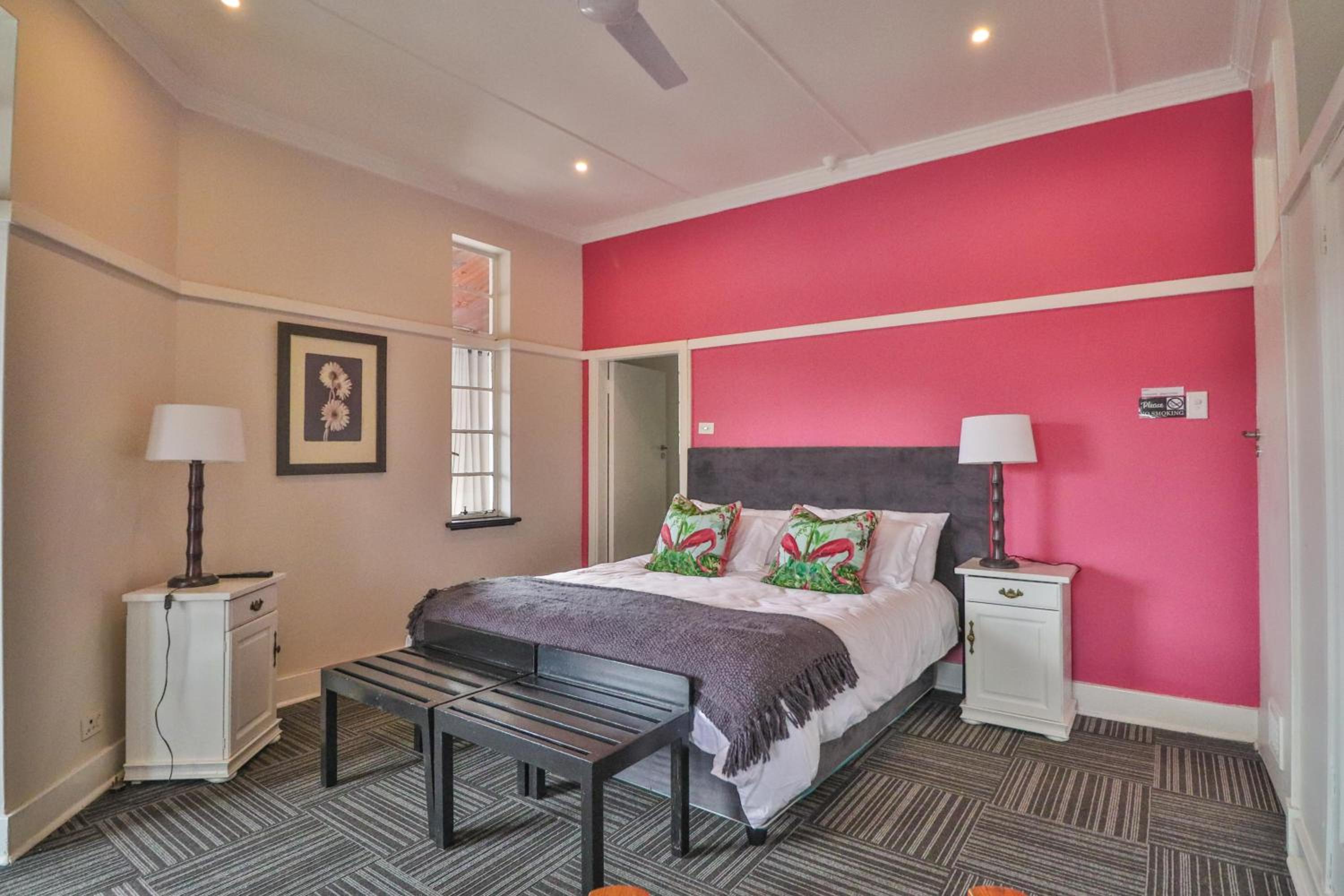 Deluxe King Suite photo 1