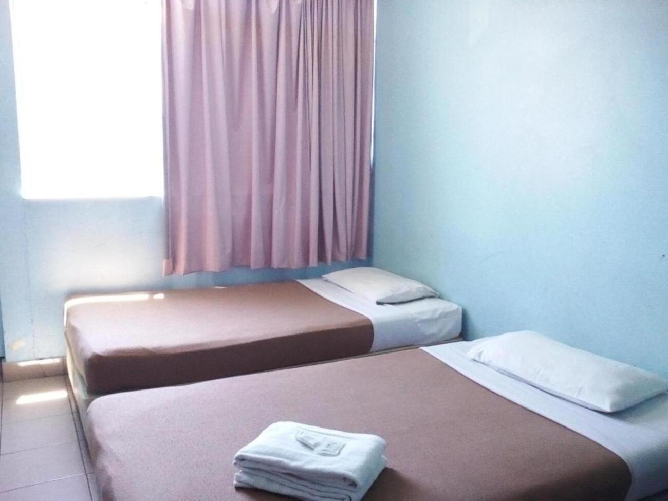 Twin Room - Photo 3