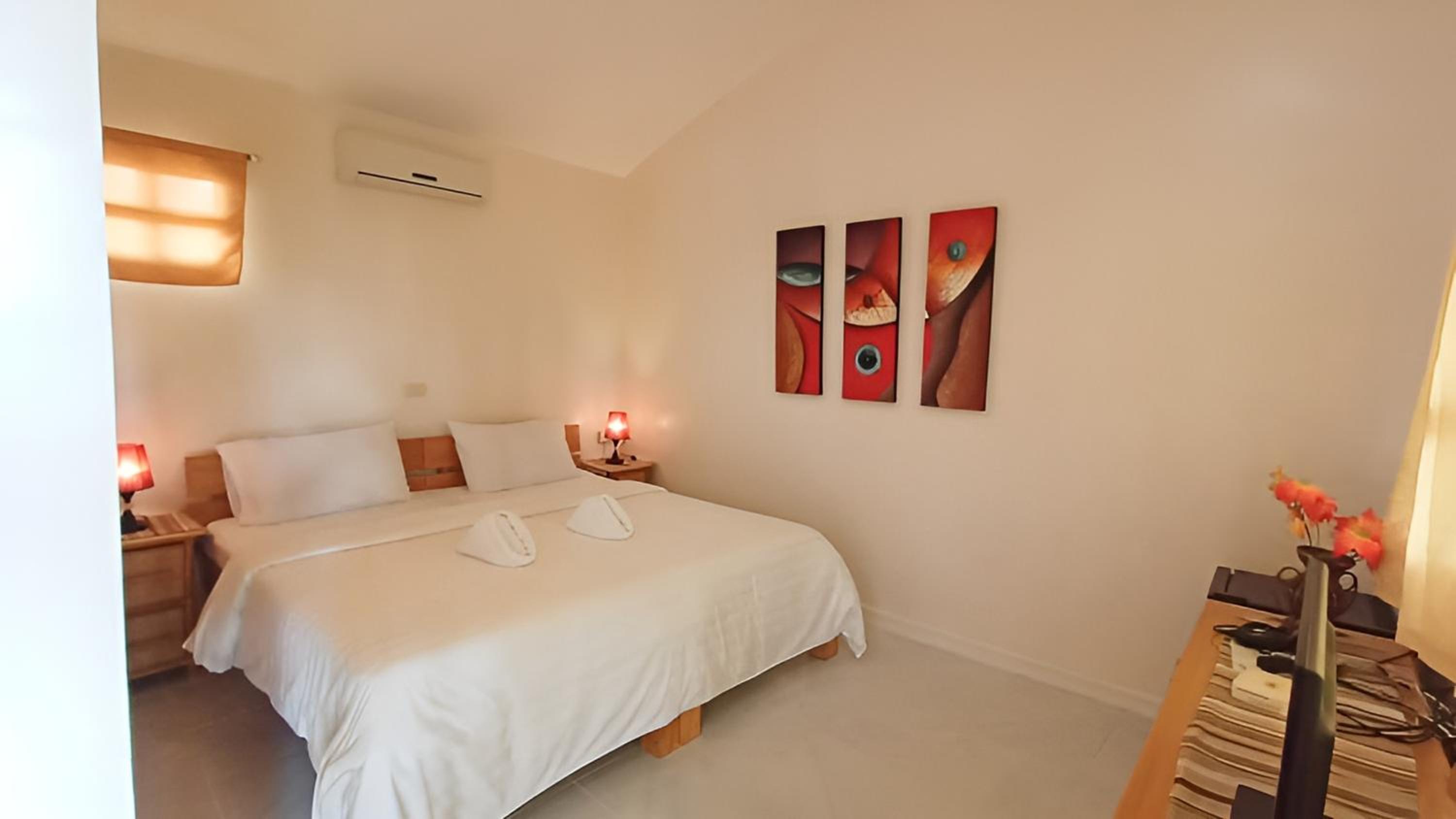 Standard Twin Room - Photo 5