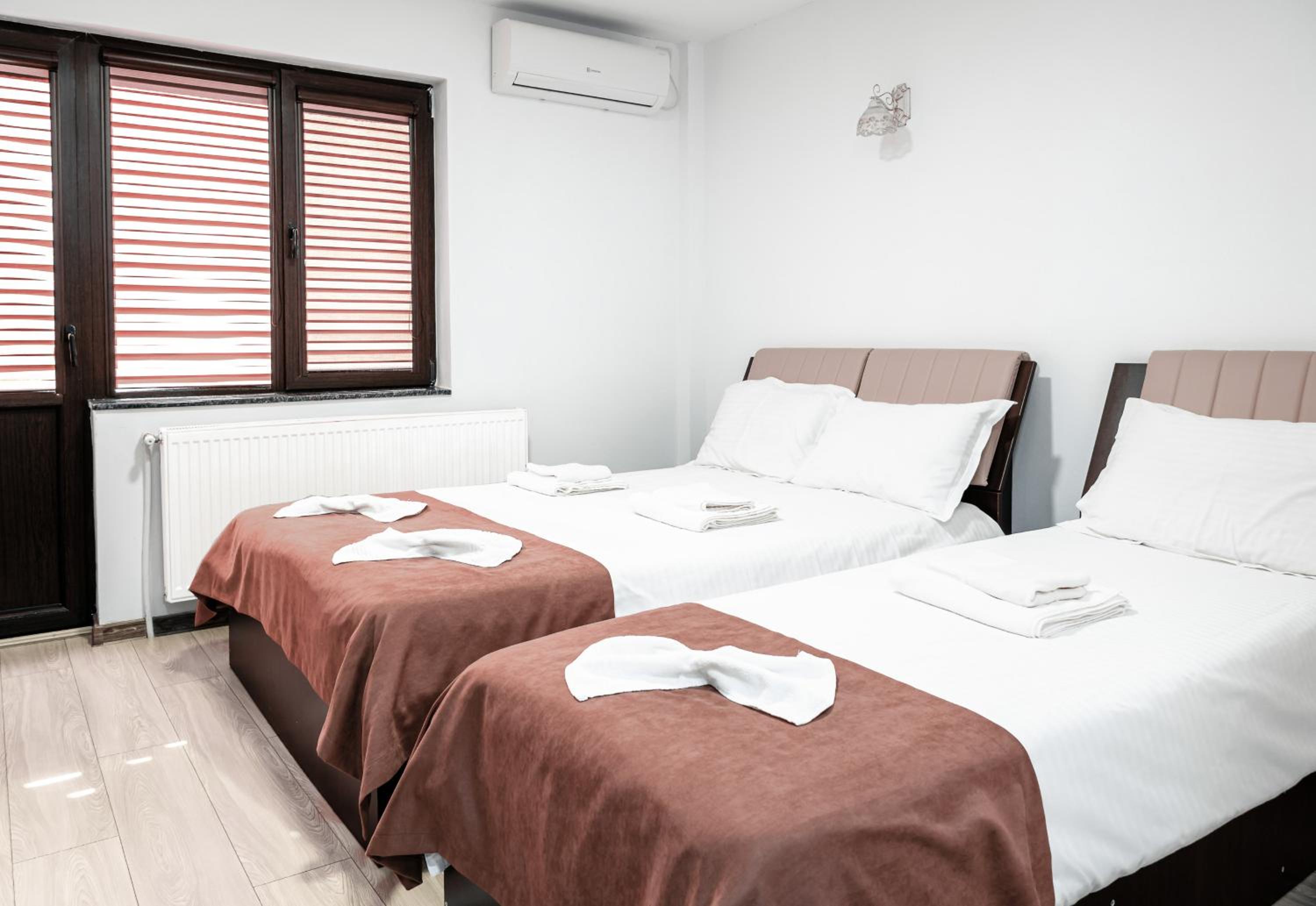 Double or Twin Room - Photo 9