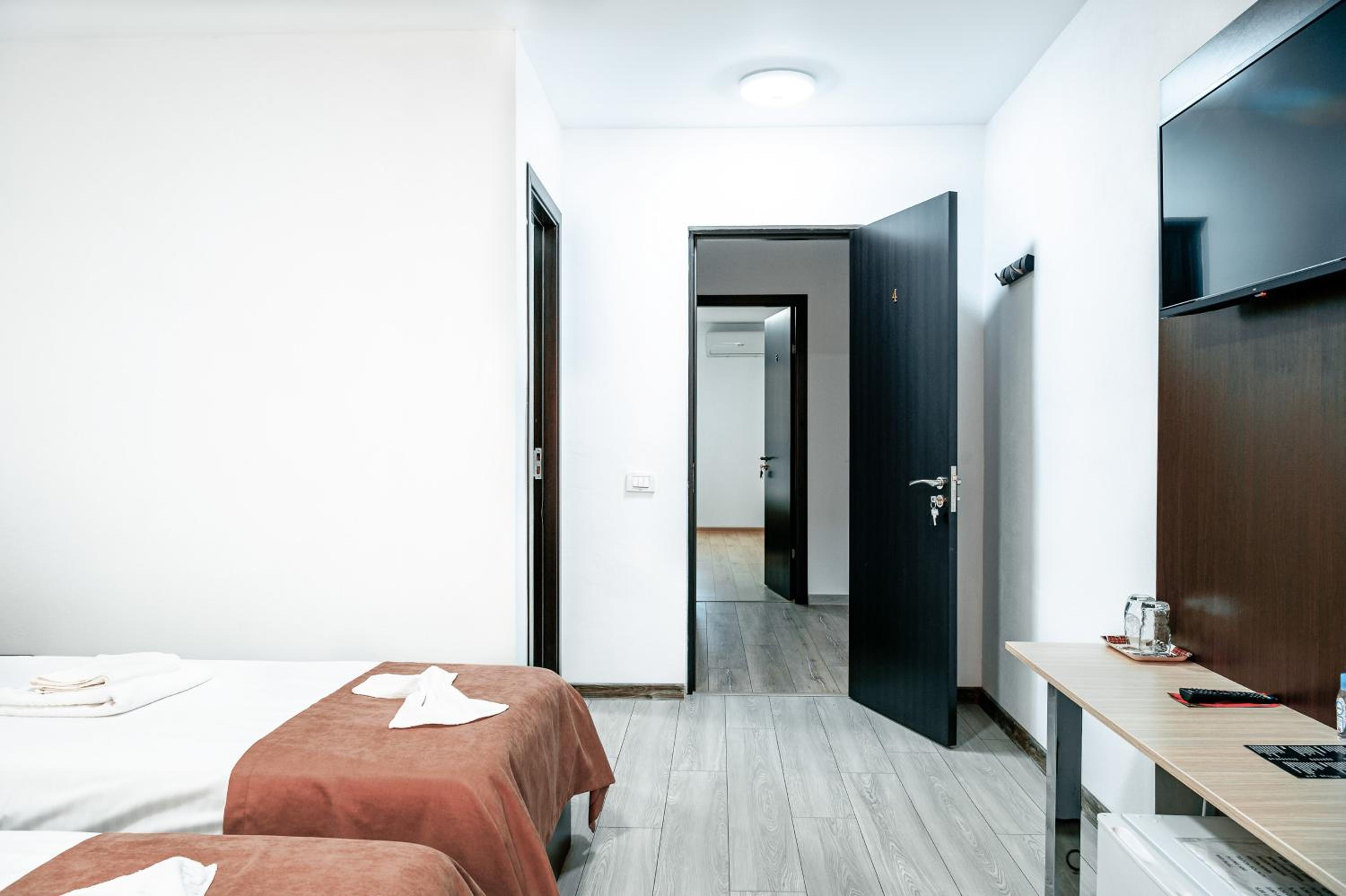 Double or Twin Room - Photo 6