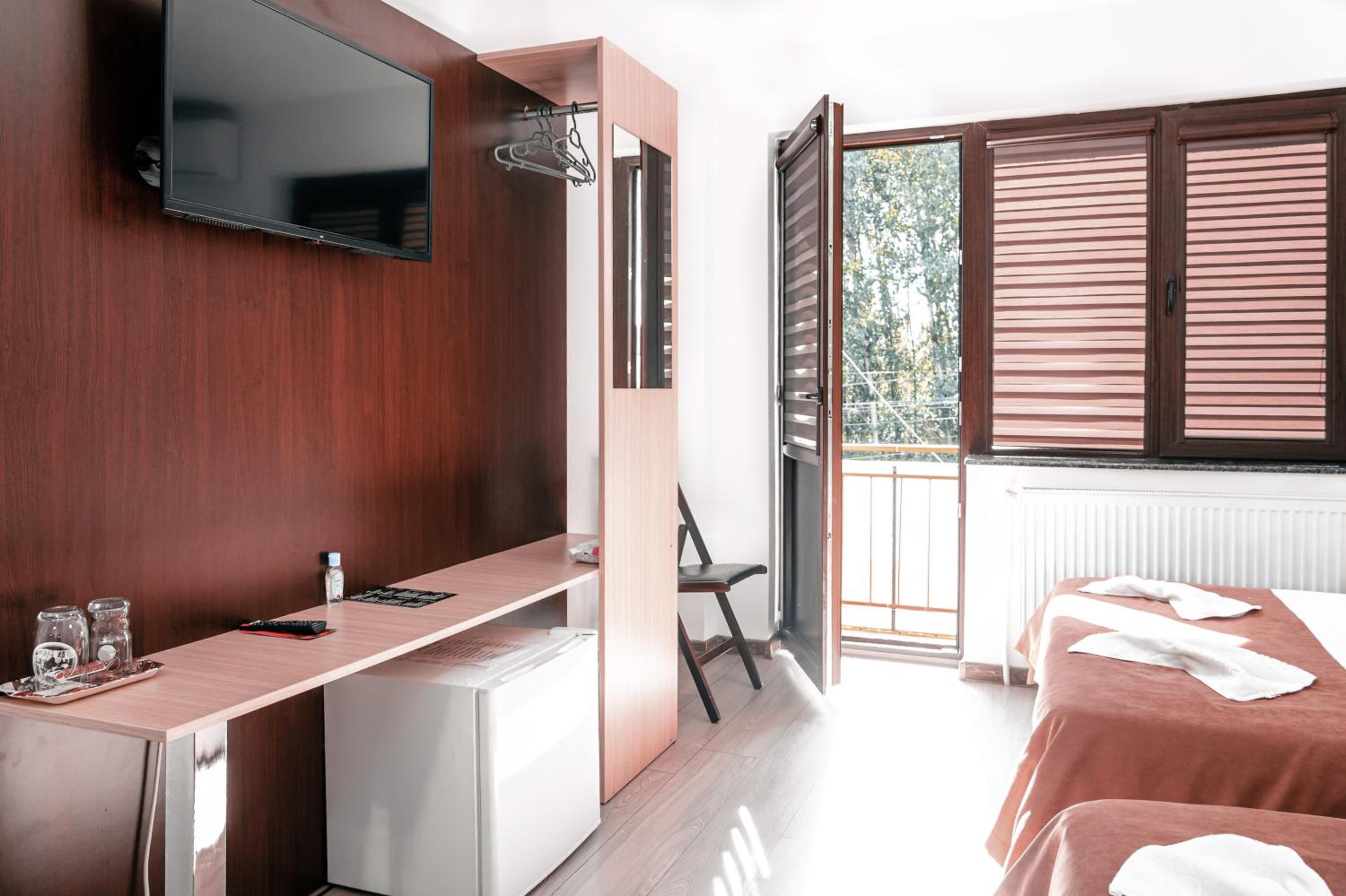 Double or Twin Room - Photo 10
