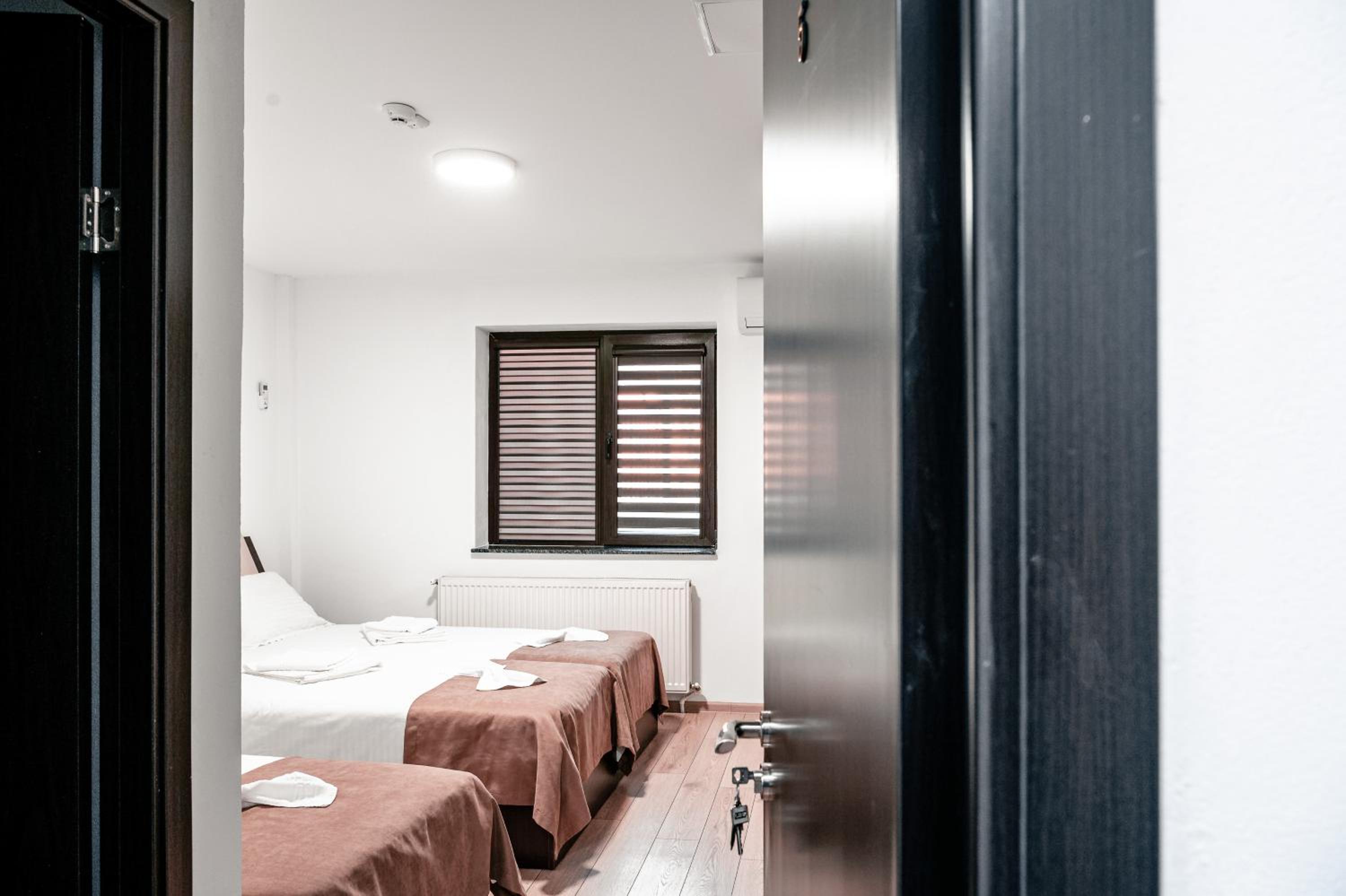 Double or Twin Room - Photo 8