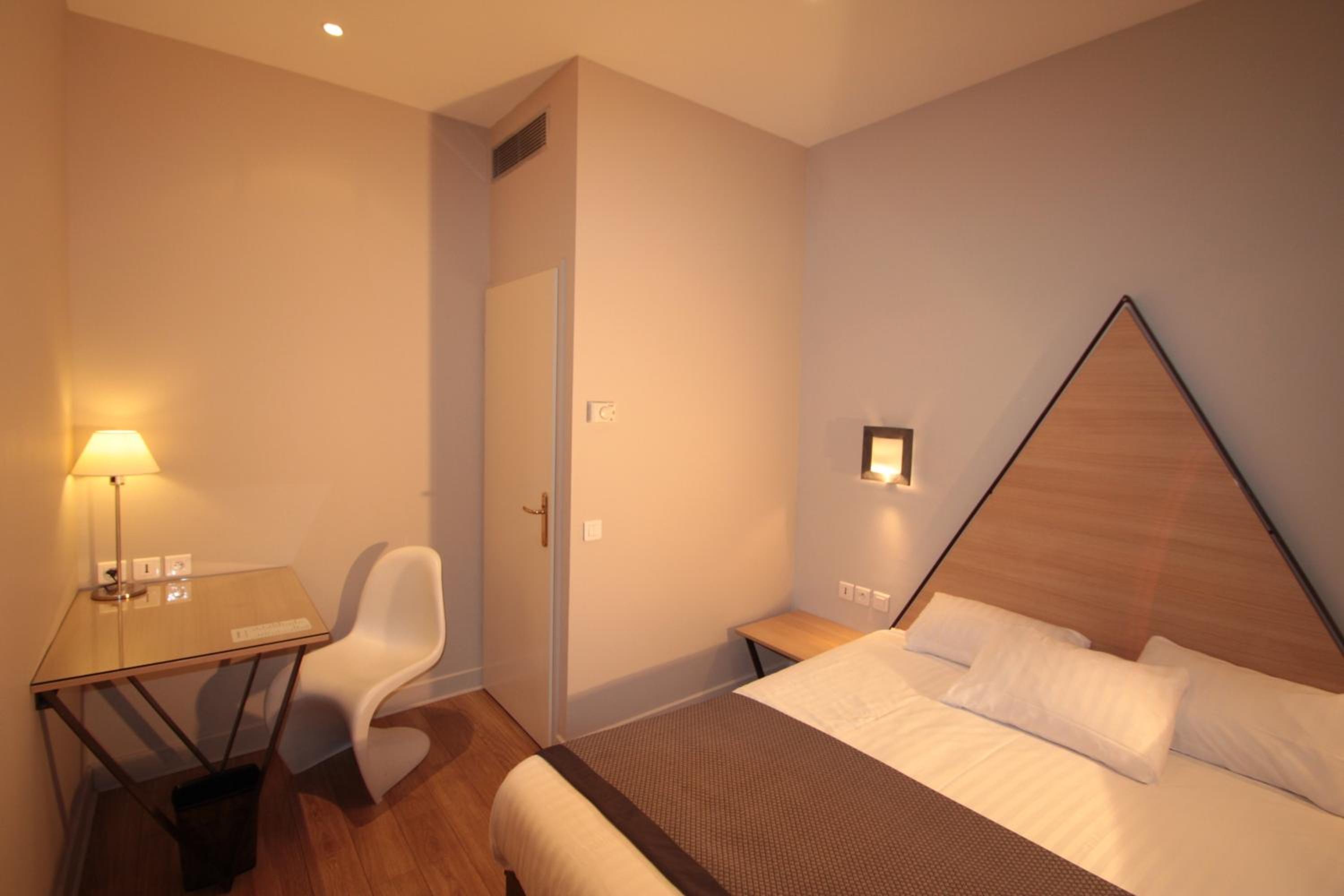 Standard Double Room - Photo 6