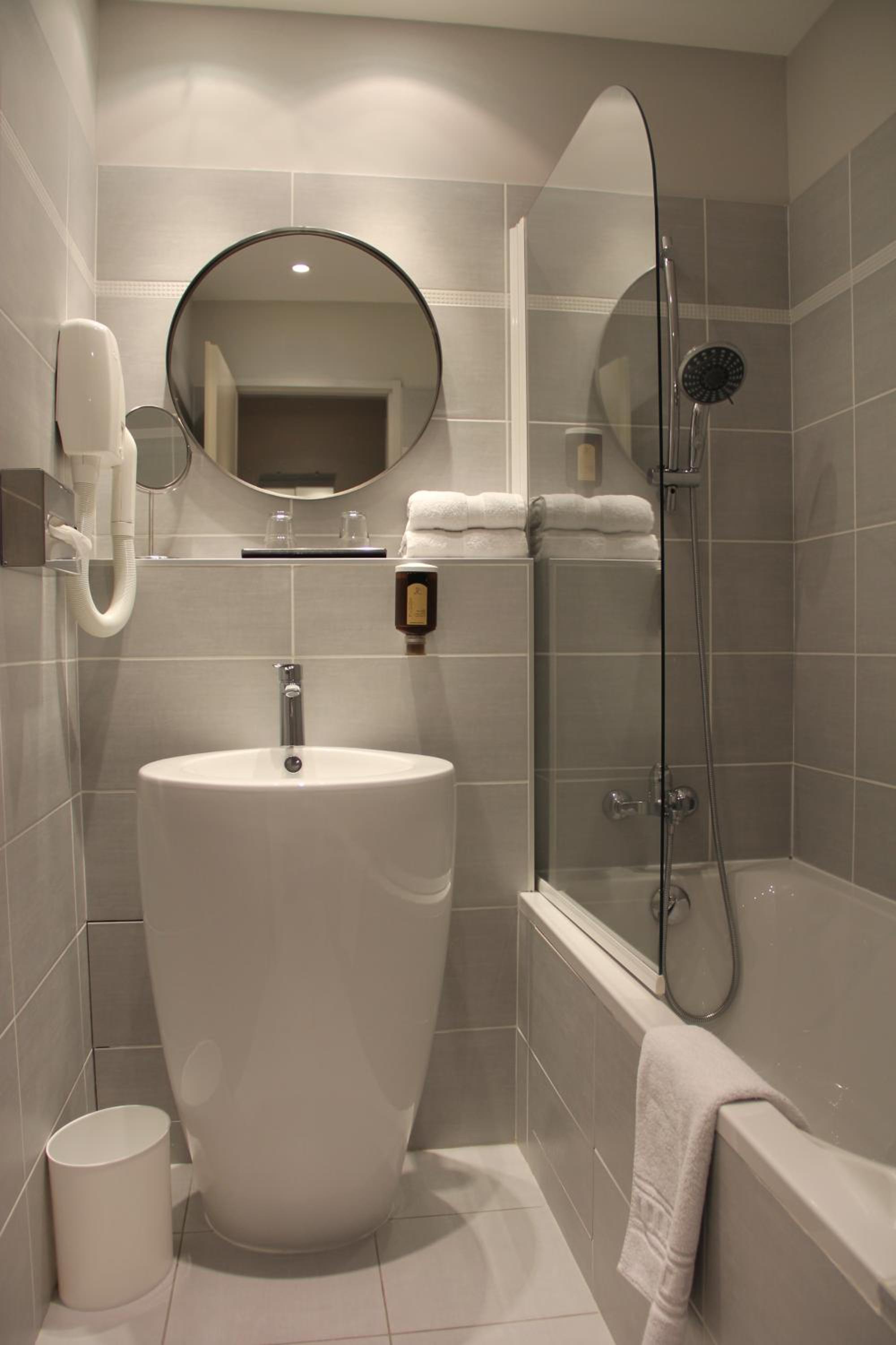 Double Room with Street View - Photo 17