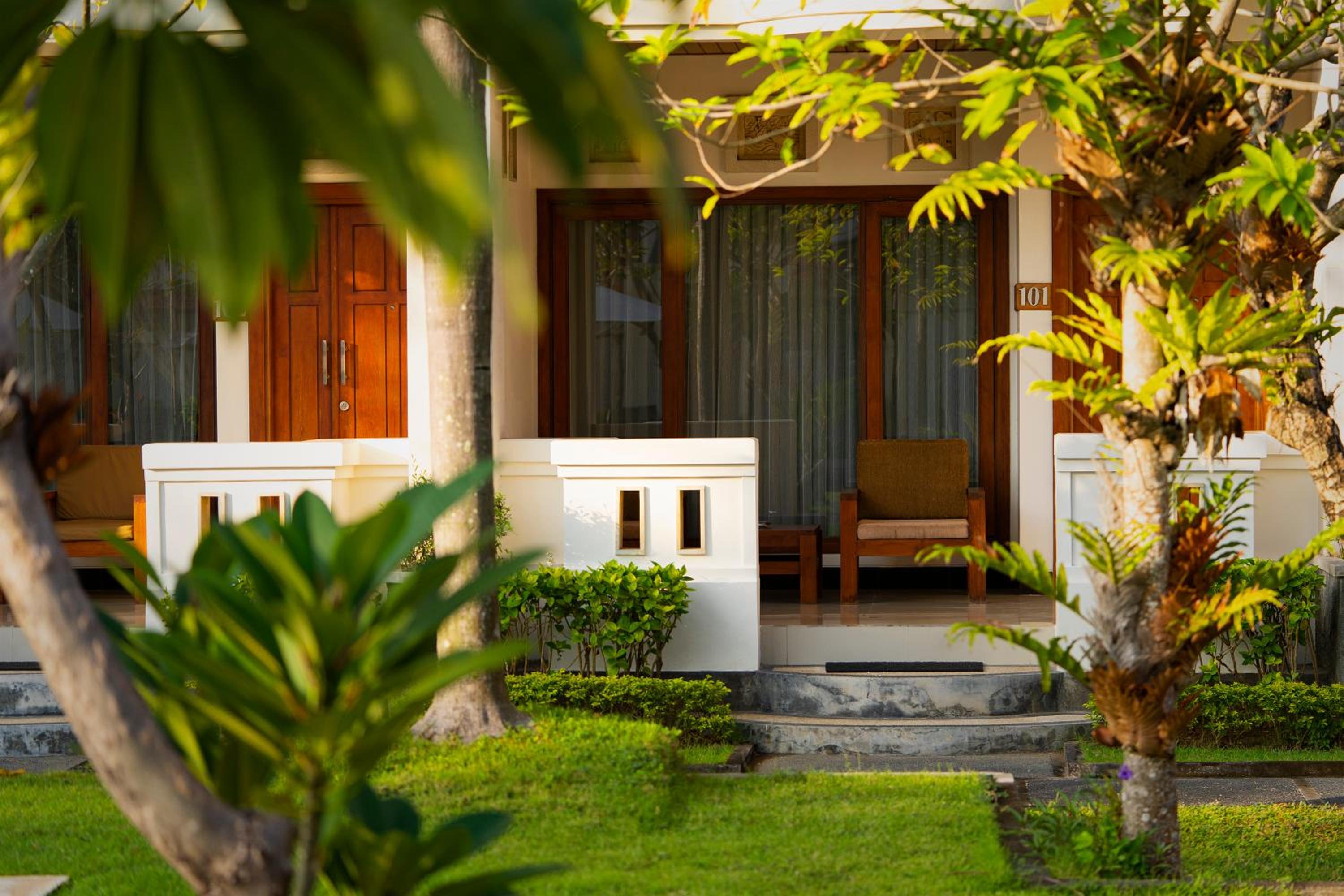 Deluxe Double with Pool View - Photo 4