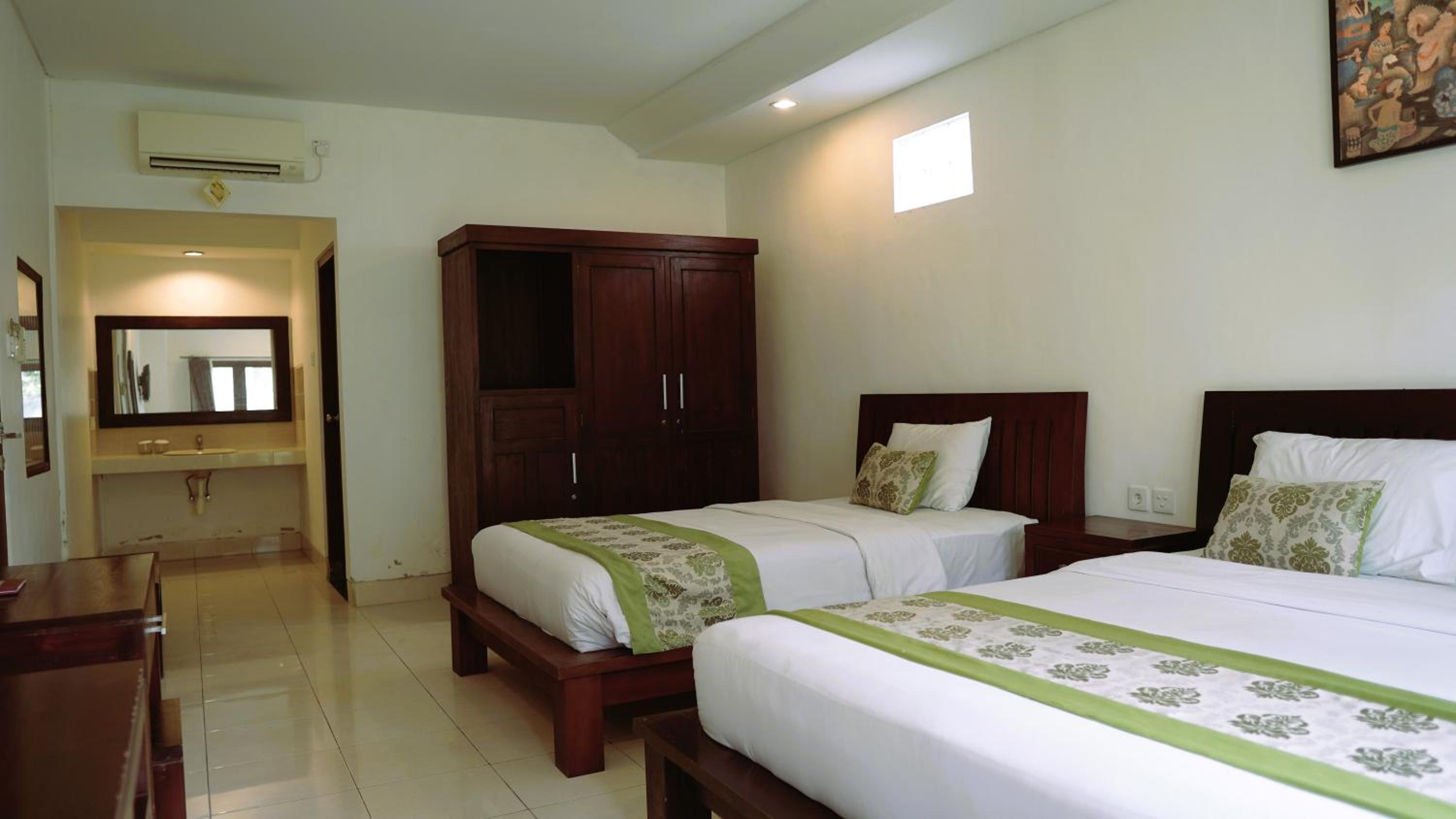Two Bedroom Bungalow - Photo 2