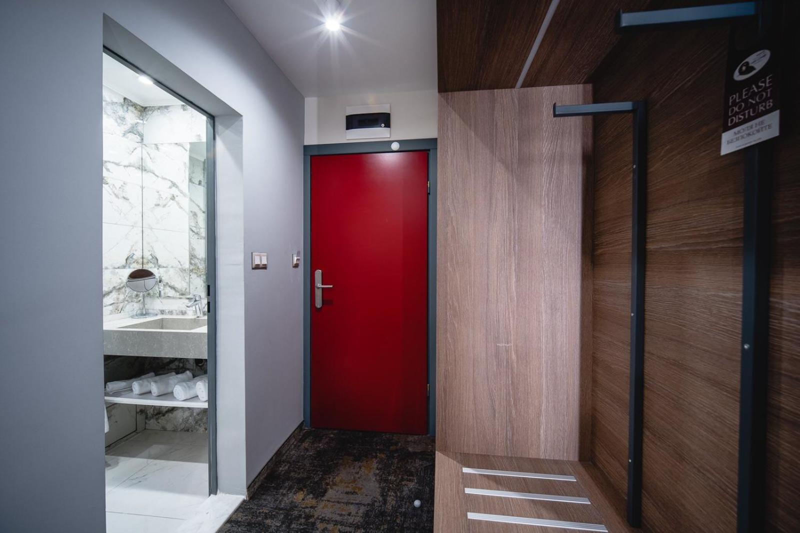 Deluxe Room - Photo 7