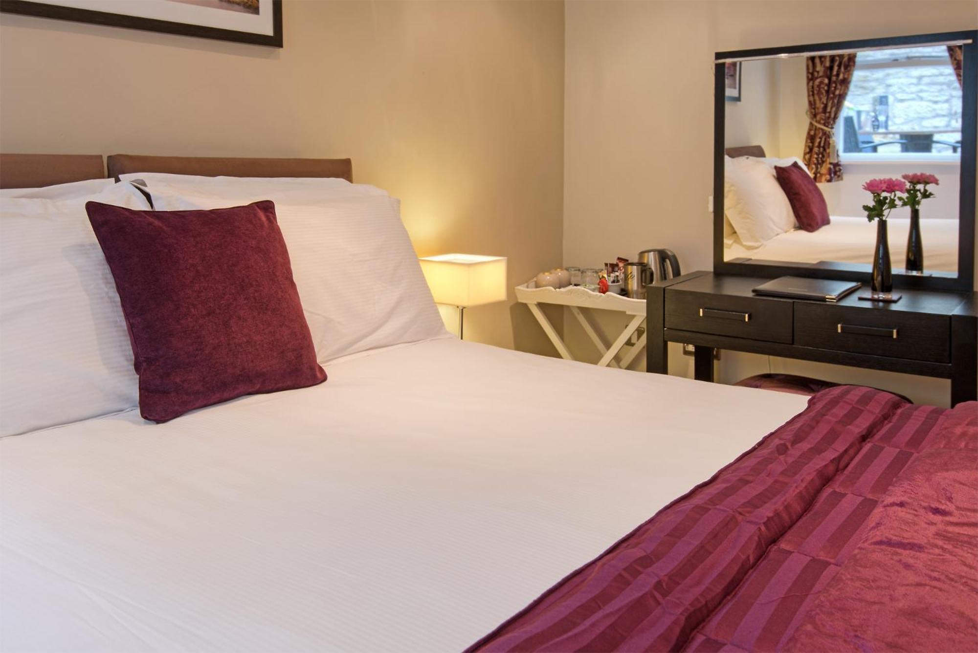 Room 3 - Budget King Small Room inc Terrace - Ensuite with Shower photo 2