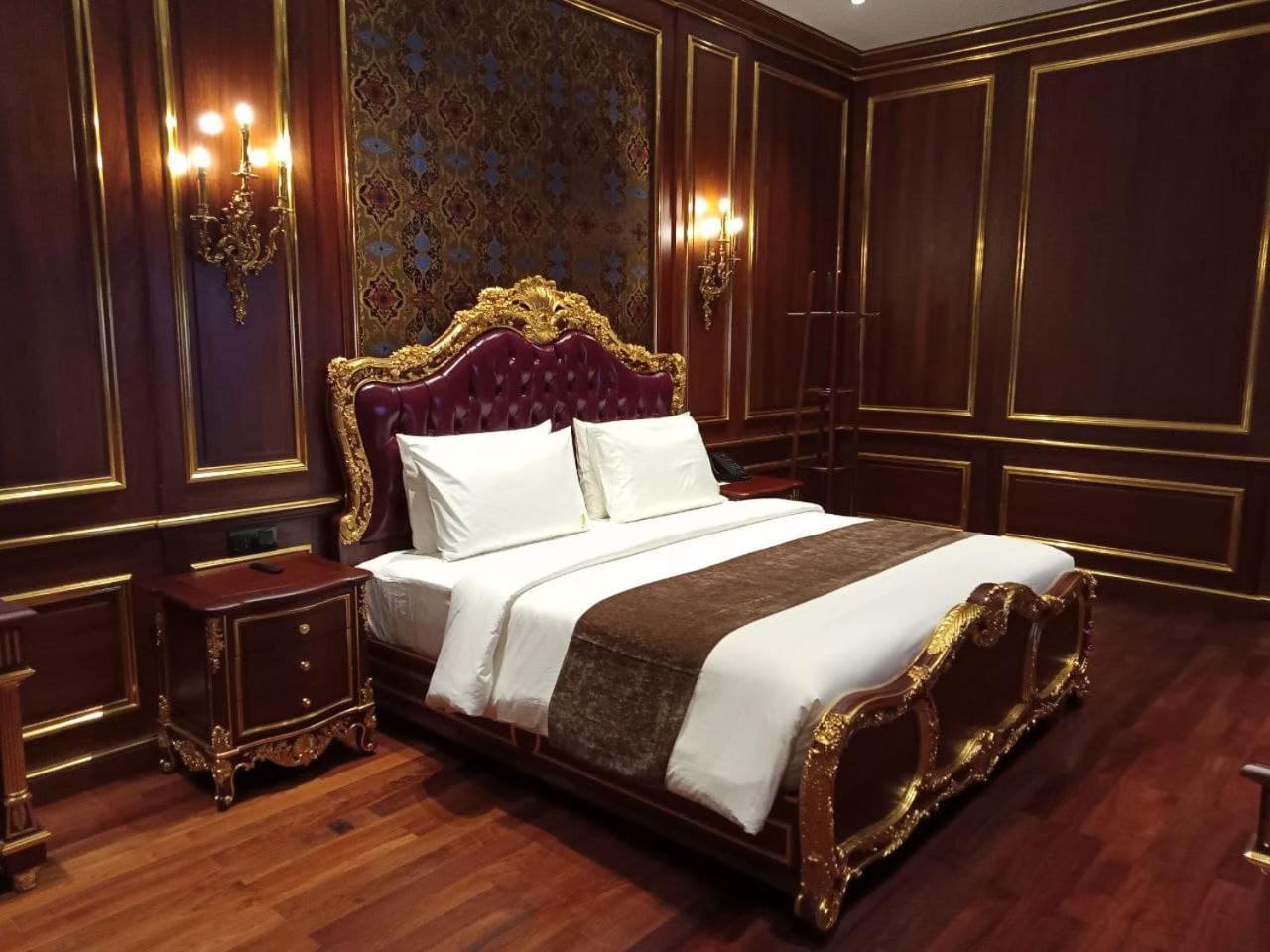 V V Suite Room with City View - Photo 1