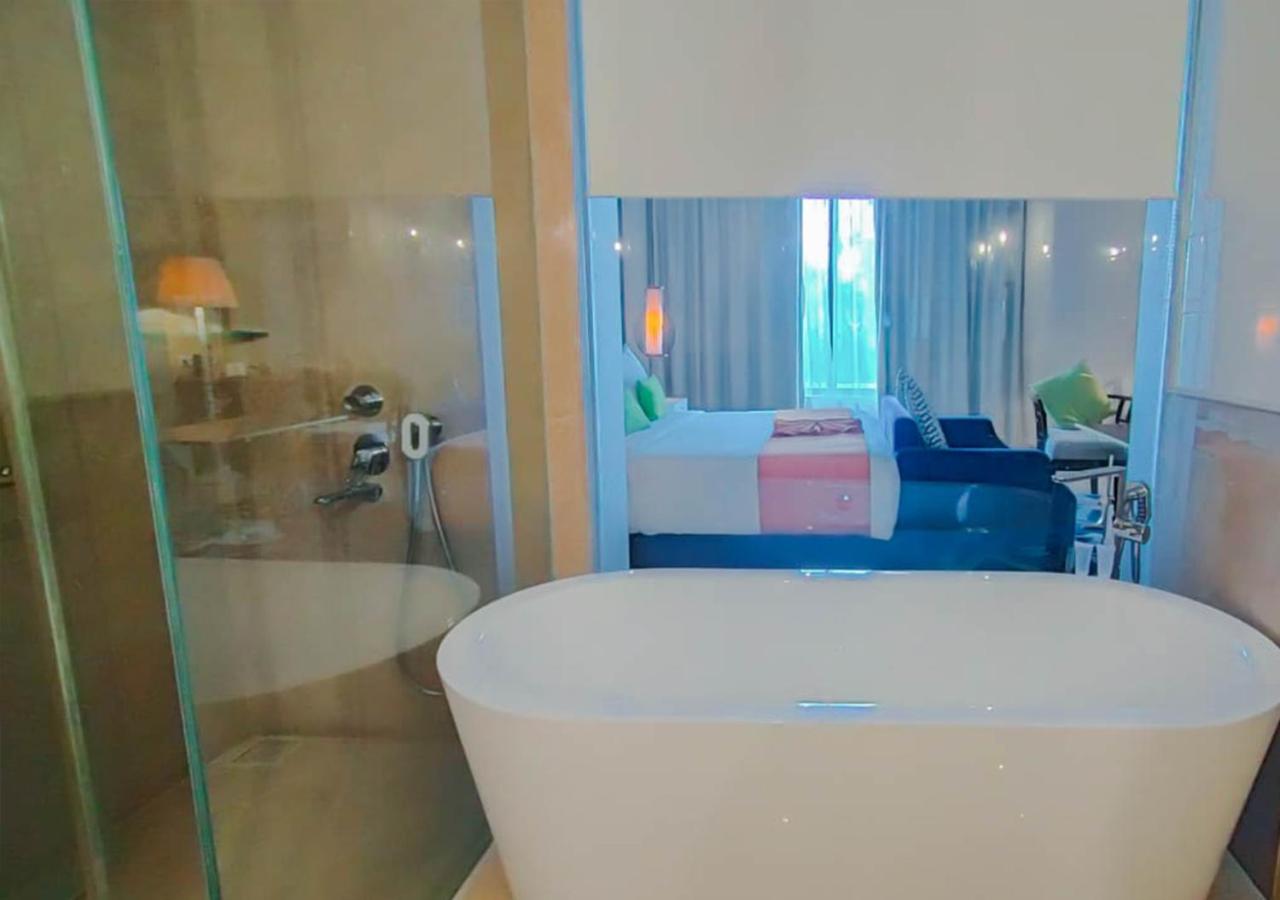Deluxe Premier Room photo 2