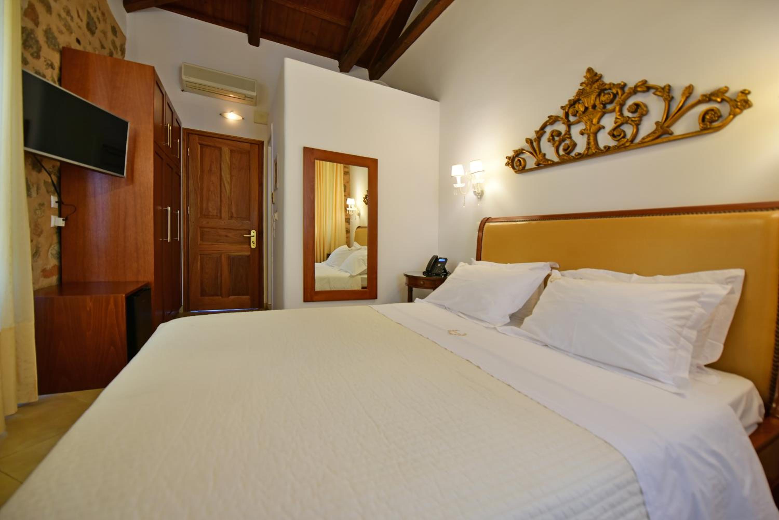 Deluxe Double Room with Balcony and Sea View photo 2