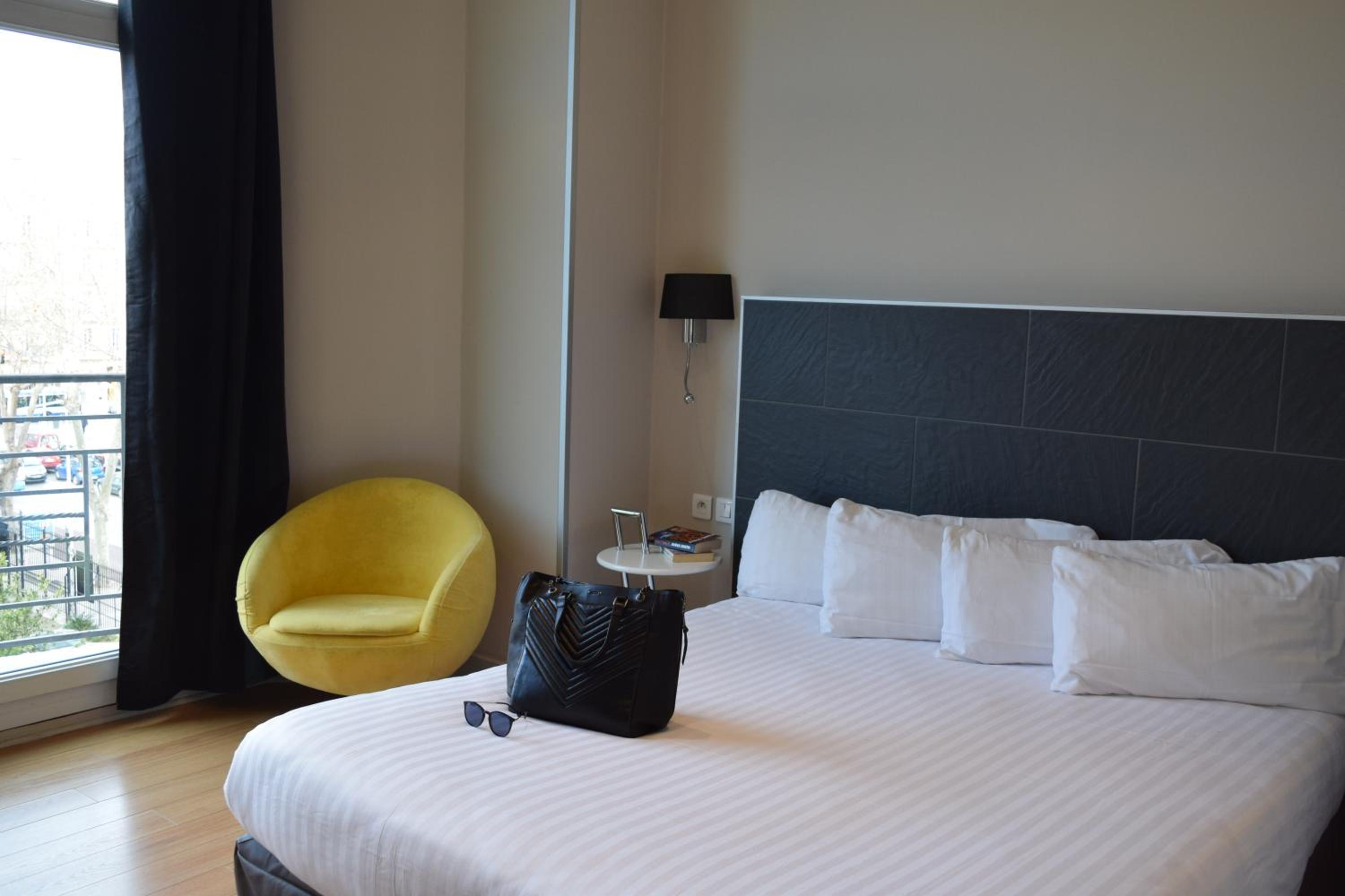 Double Room with Street View - Photo 5
