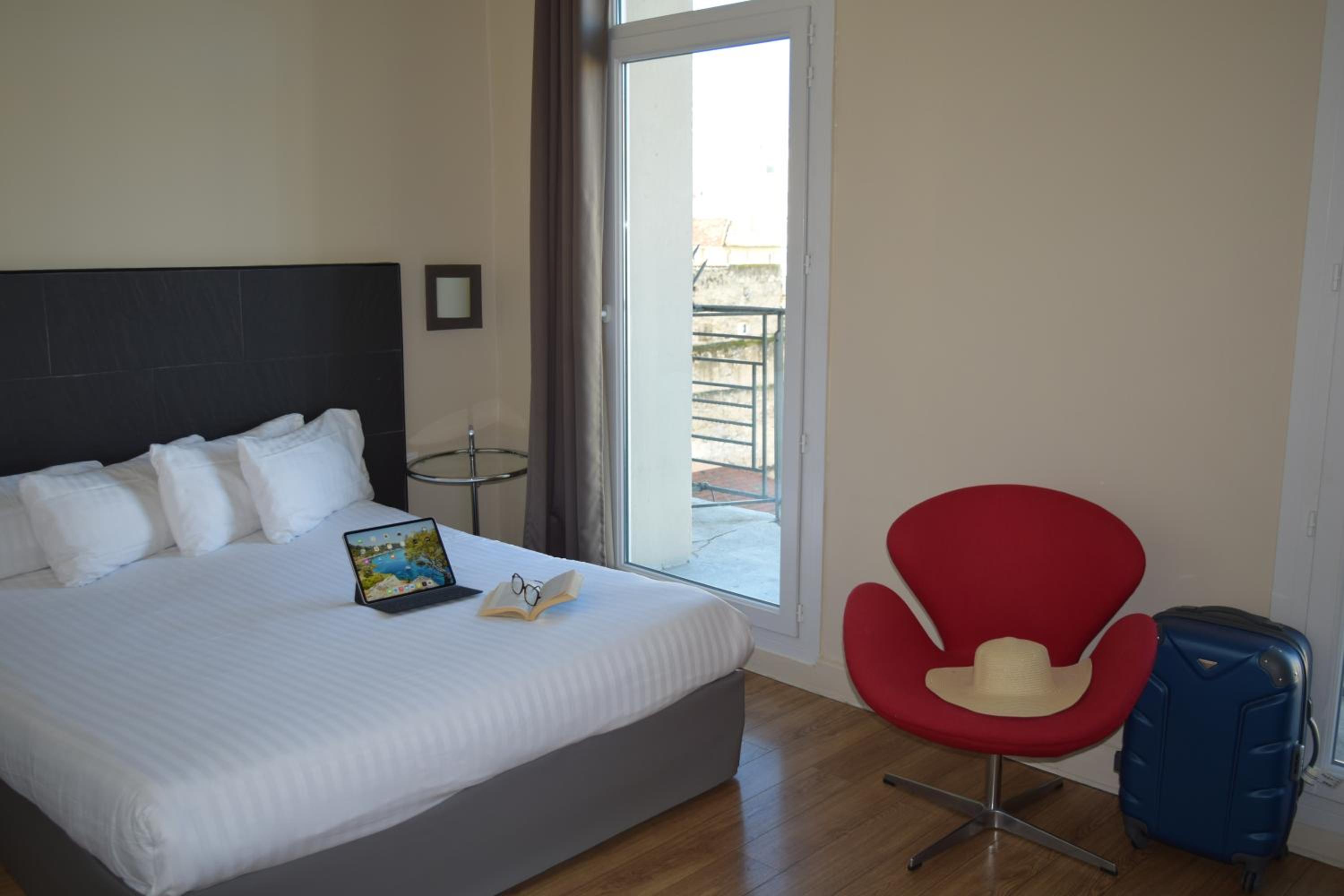 Double Room with Street View - Photo 10