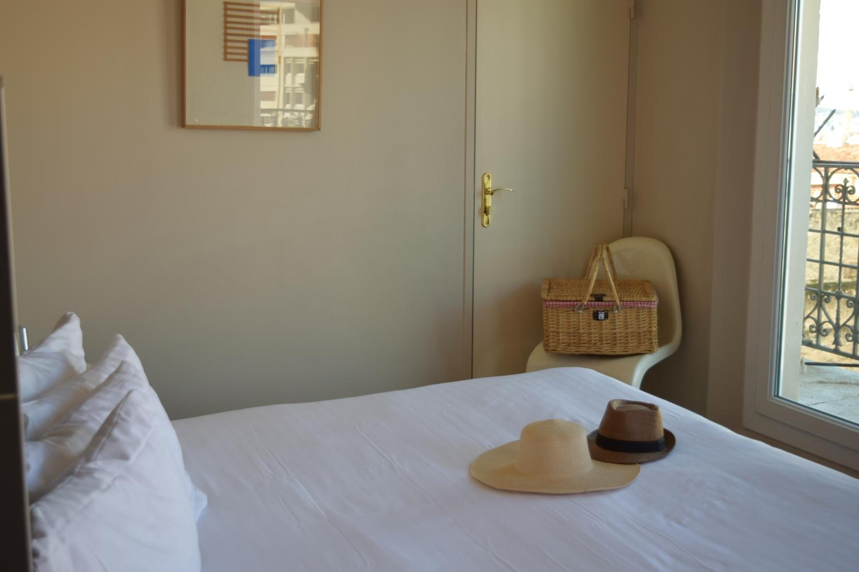 Double Room with Street View - Photo 14