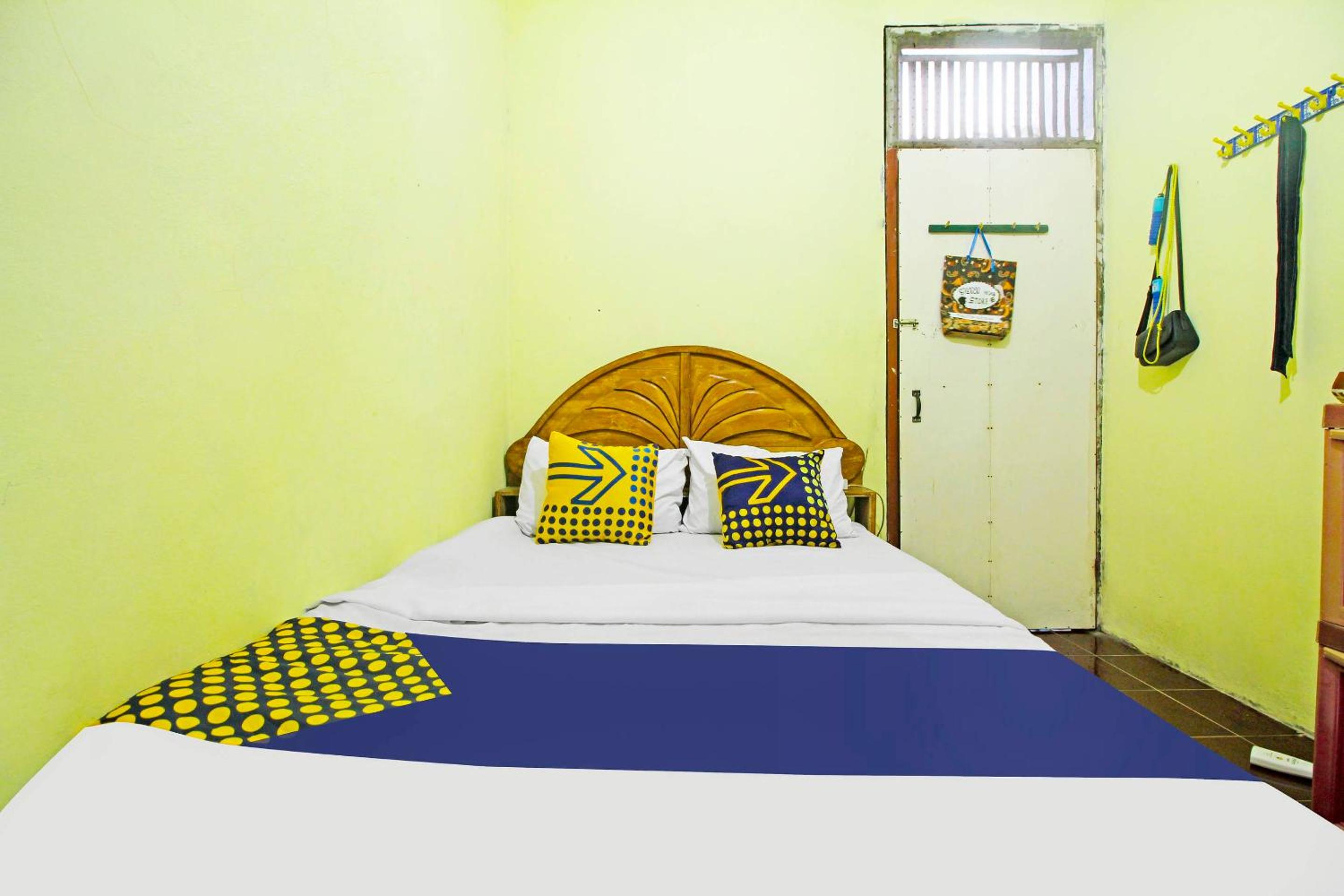Budget Double Room - Photo 7
