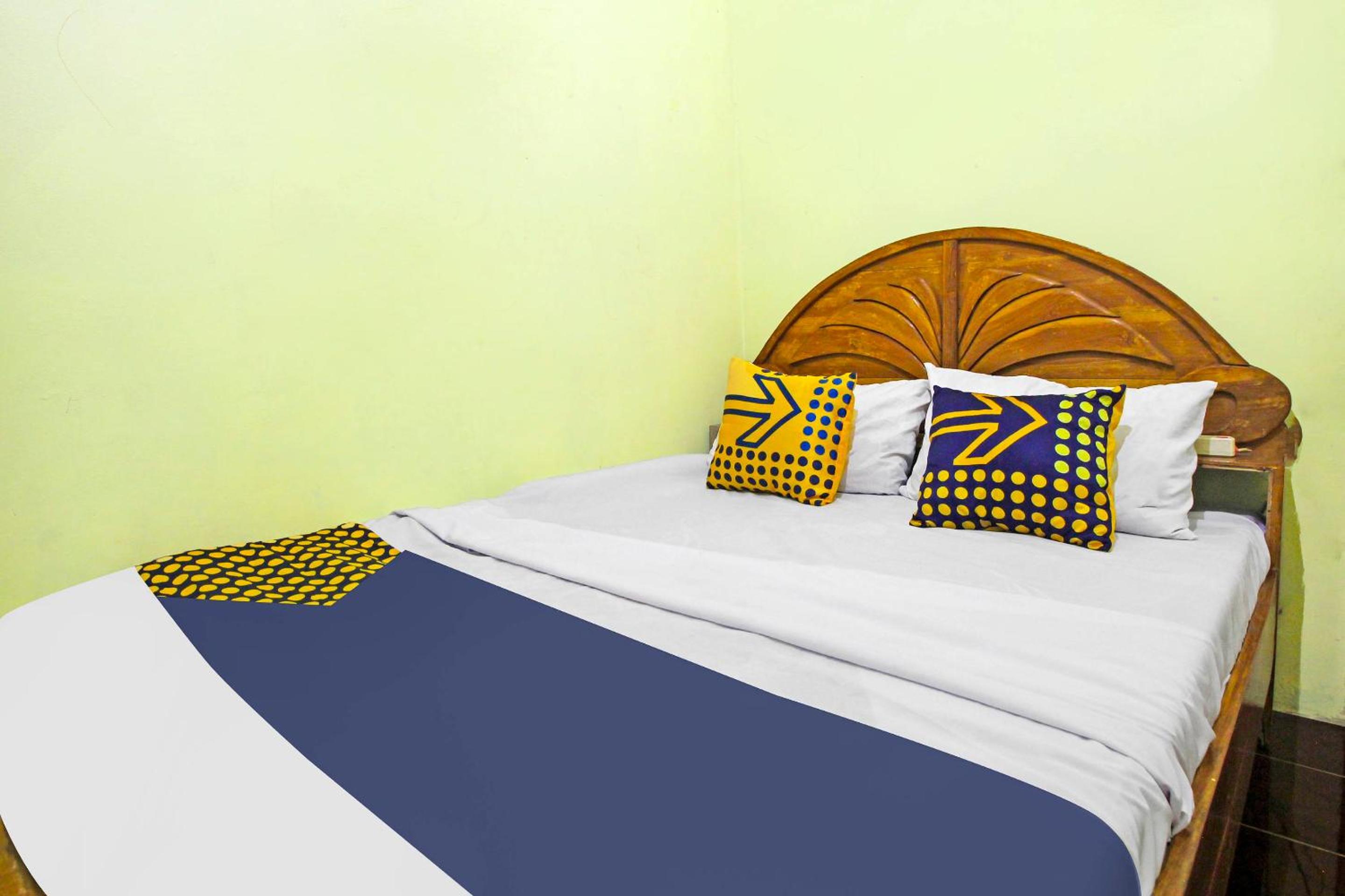 Budget Double Room - Photo 8