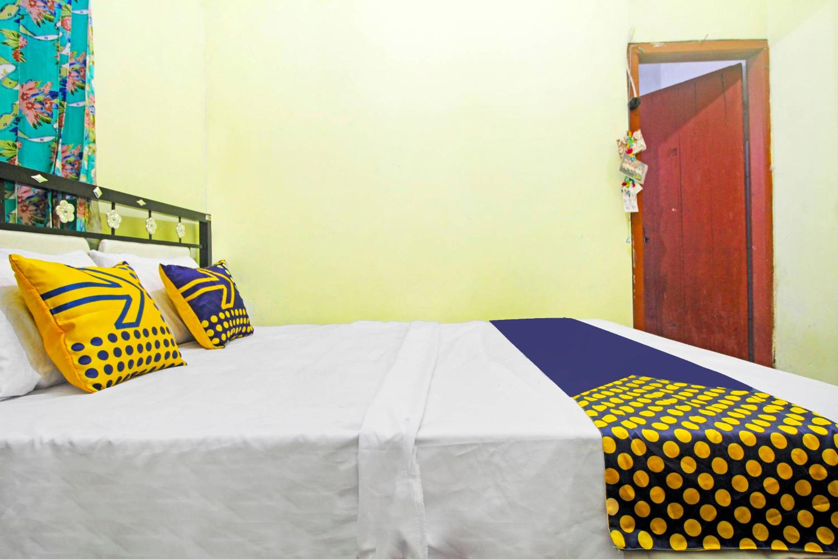 Budget Double Room - Photo 9